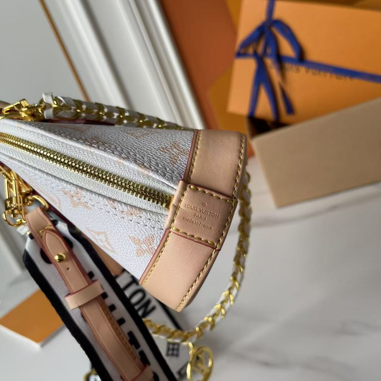 B1P46E95 Popular leather bag