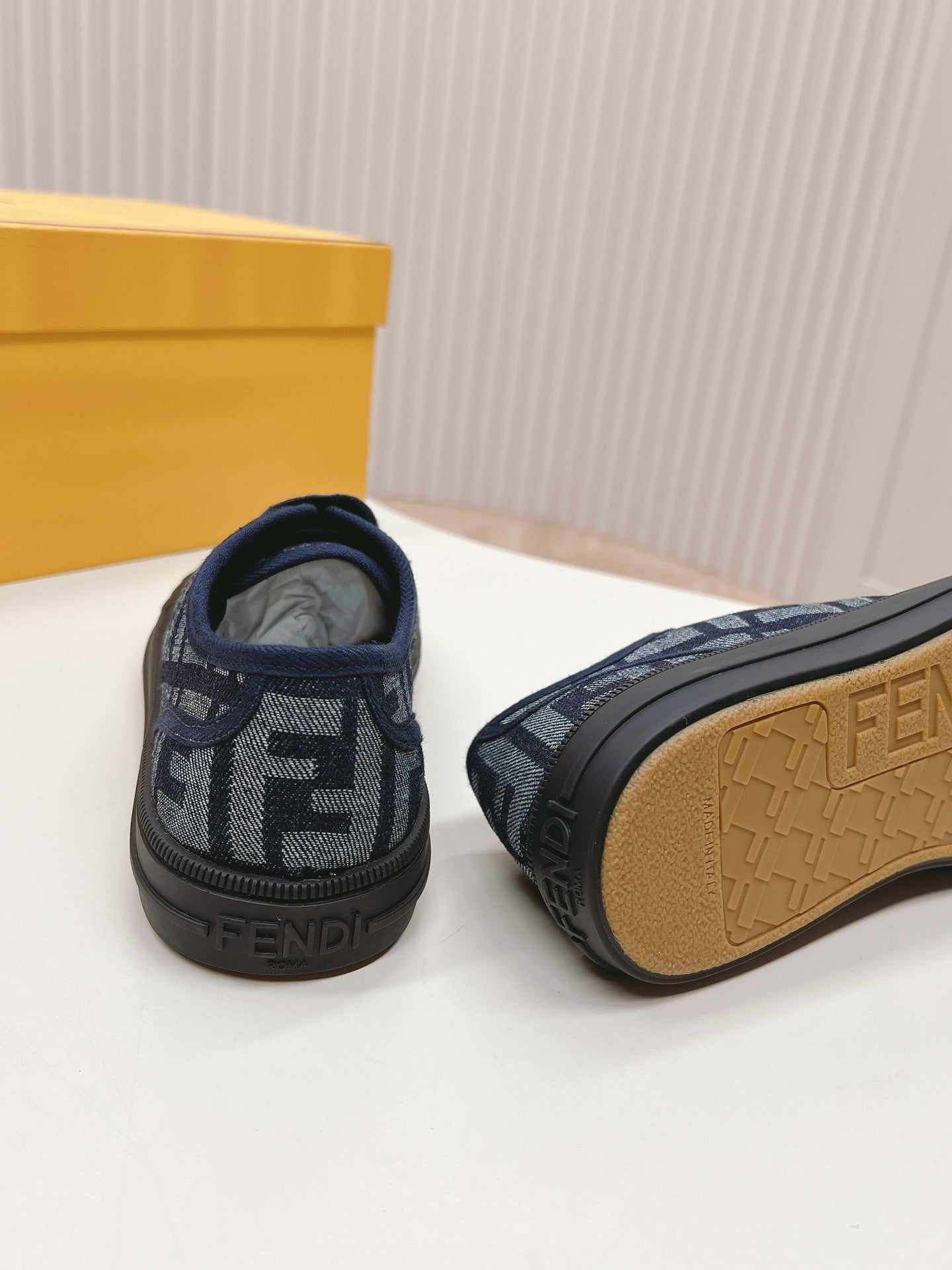 Z2Q105F423 Popular high-quality Shoes
