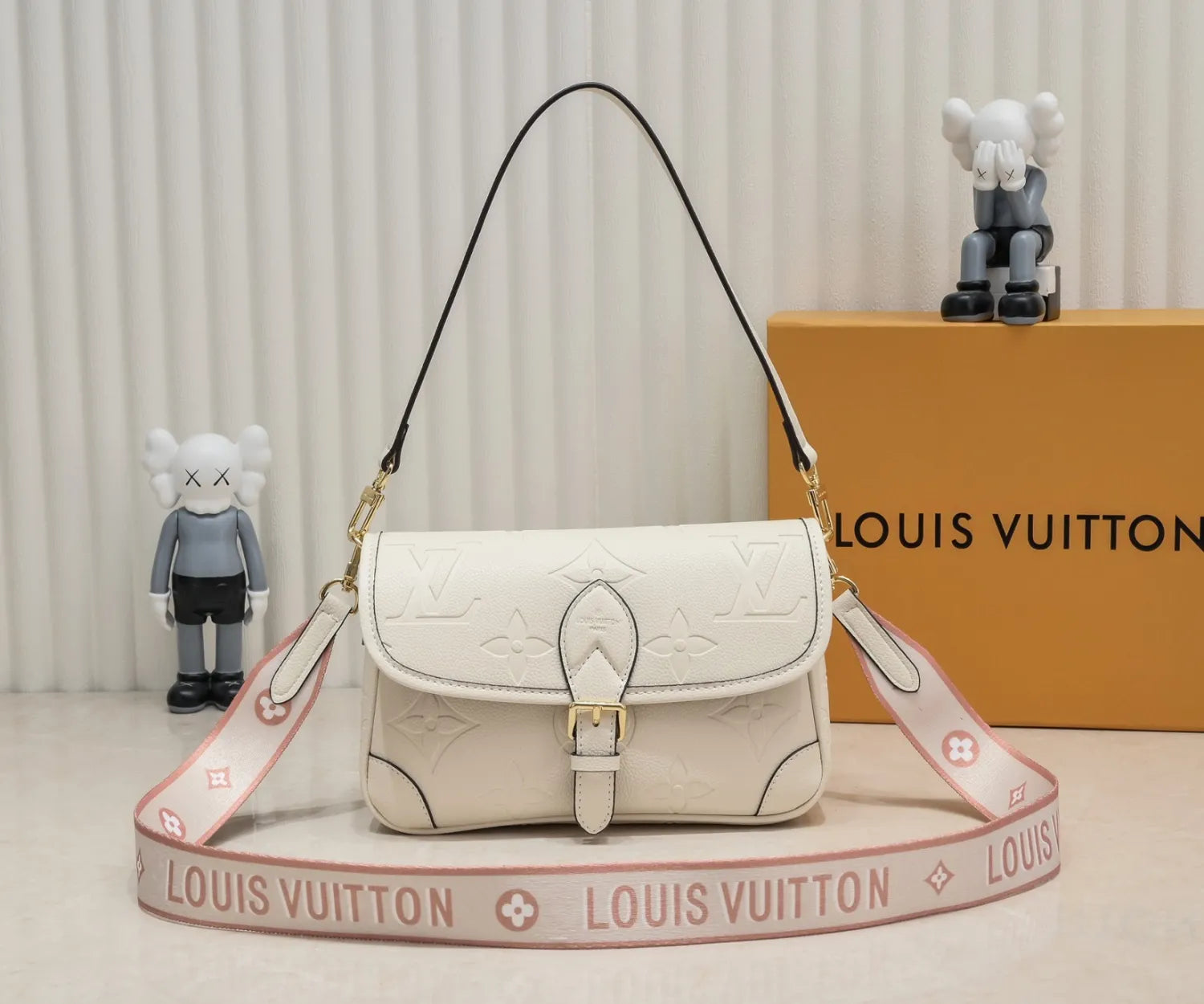 B1P36E40 Popular leather bag