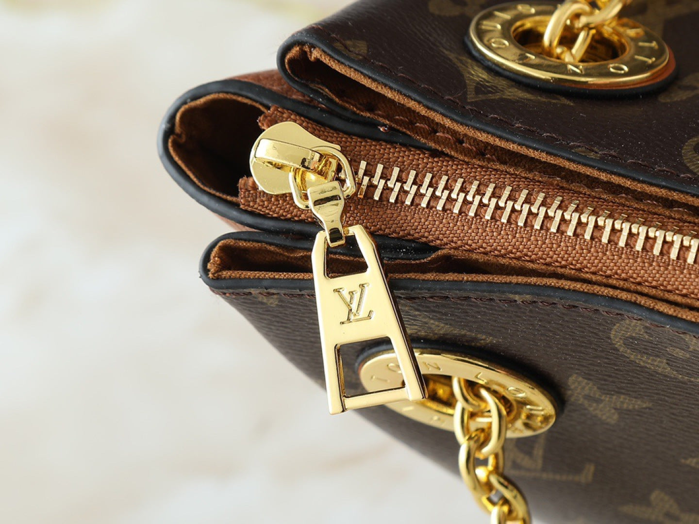B1P36E75 Popular leather bag