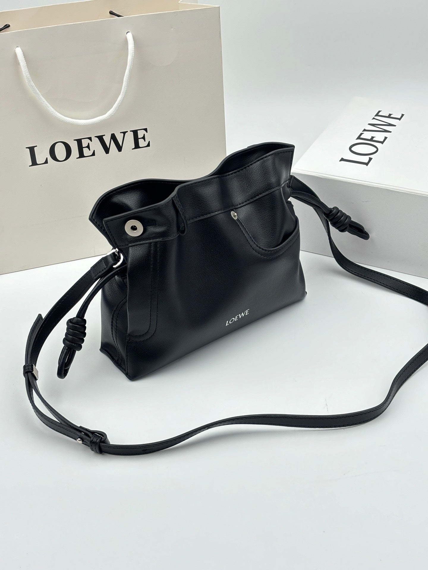 B1P36A47 Popular leather bag