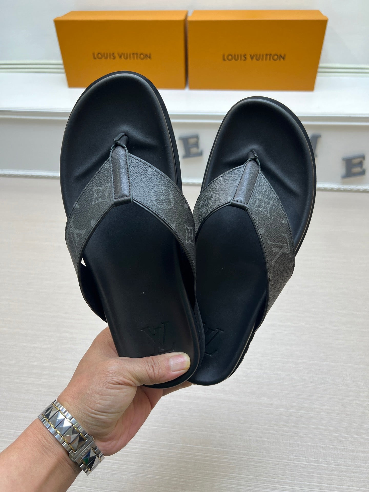 Z5ZE56 Popular slippers