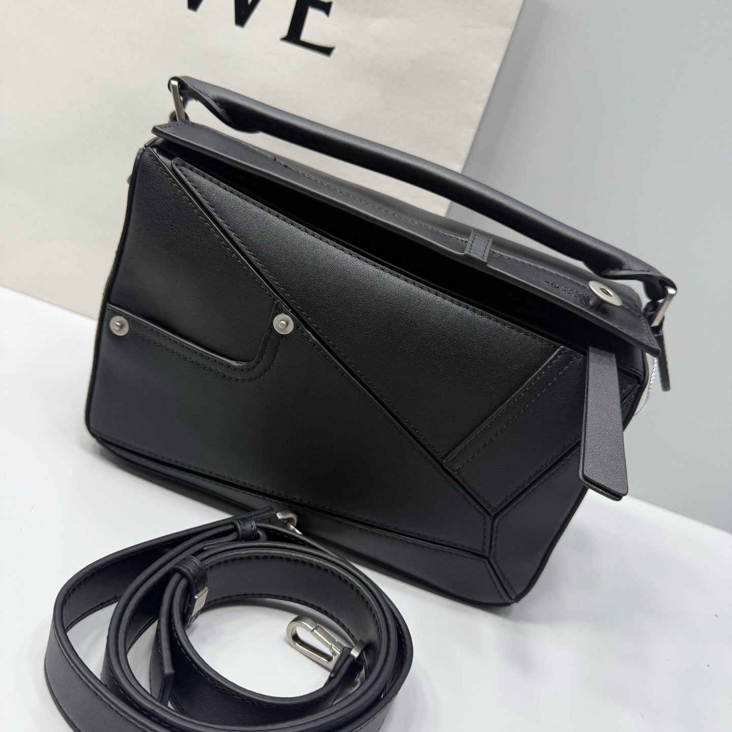 B1R46A11 Popular leather bag