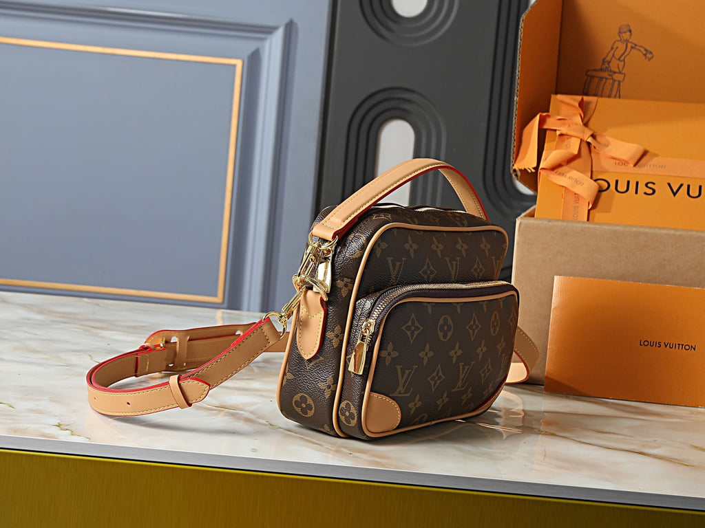 B1P46E108 Popular leather bag