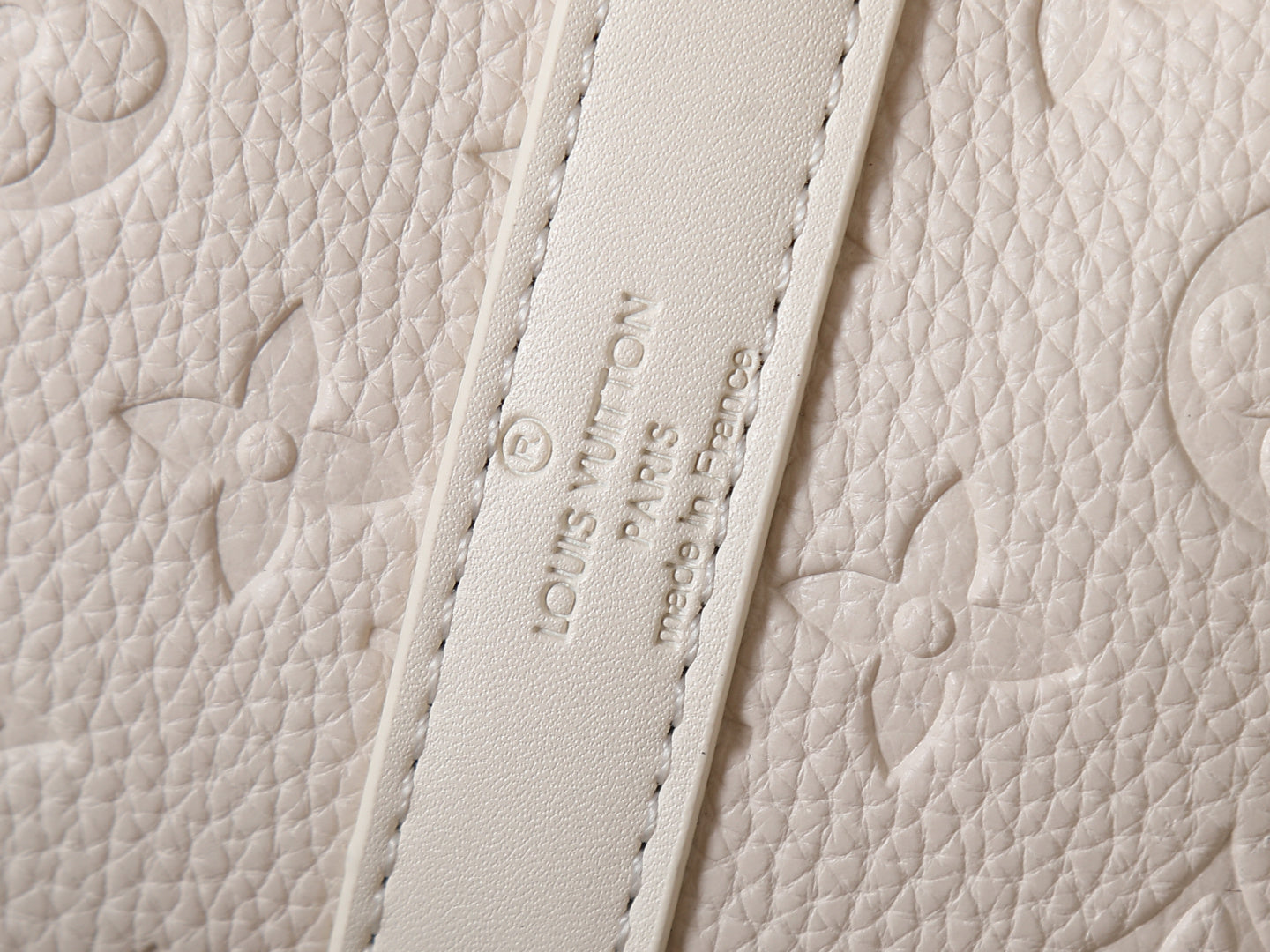 B1R76E52 Popular leather bag