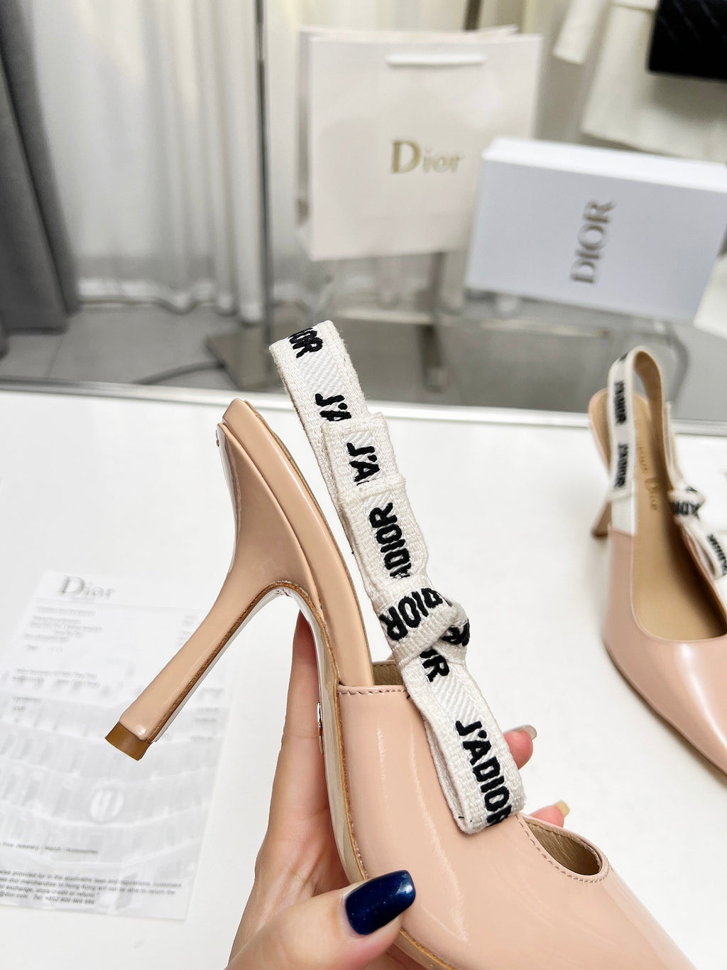 Z2Q55D44  Popular leather High heels