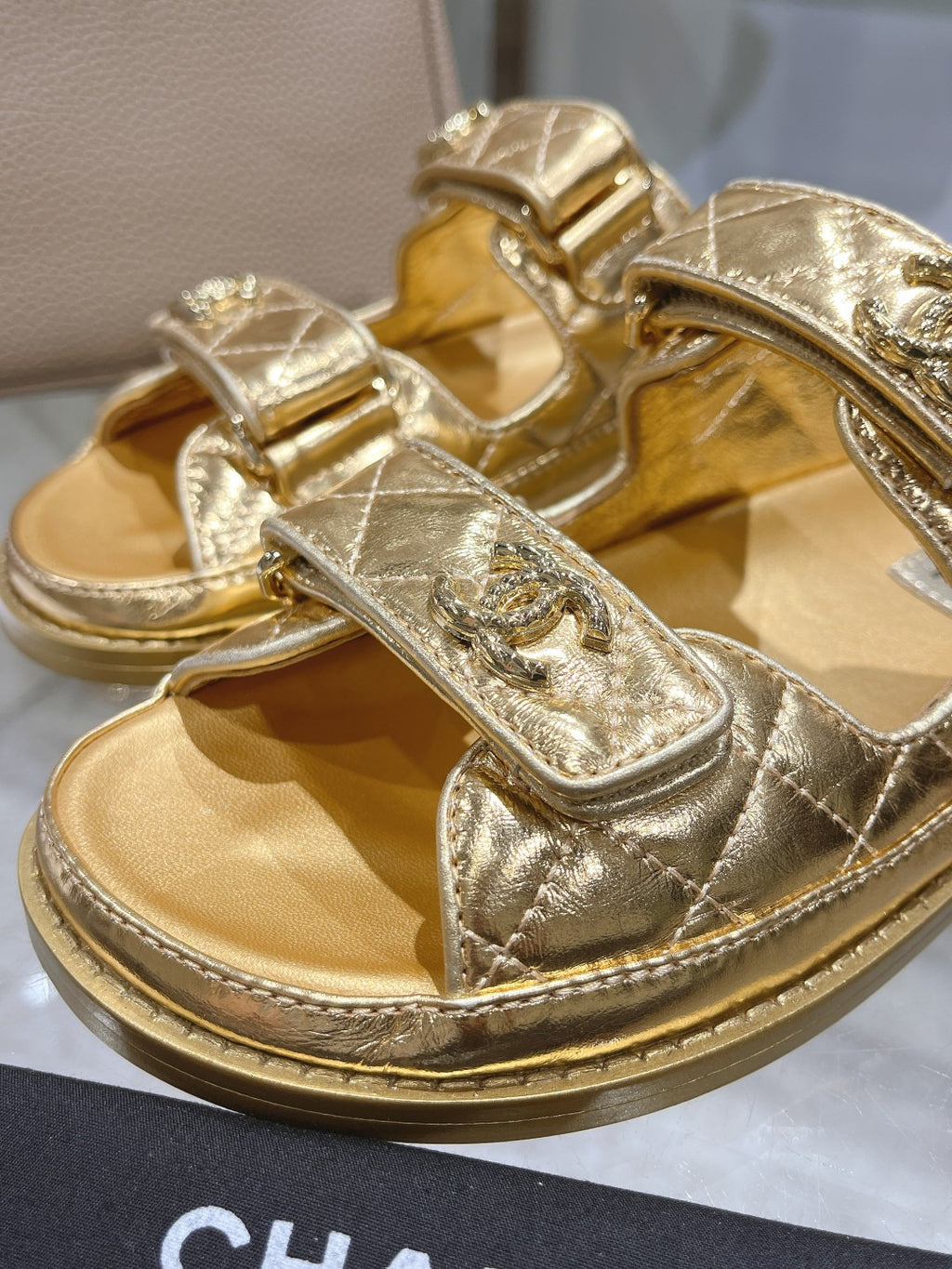Z2R45C9  Popular leather shoes