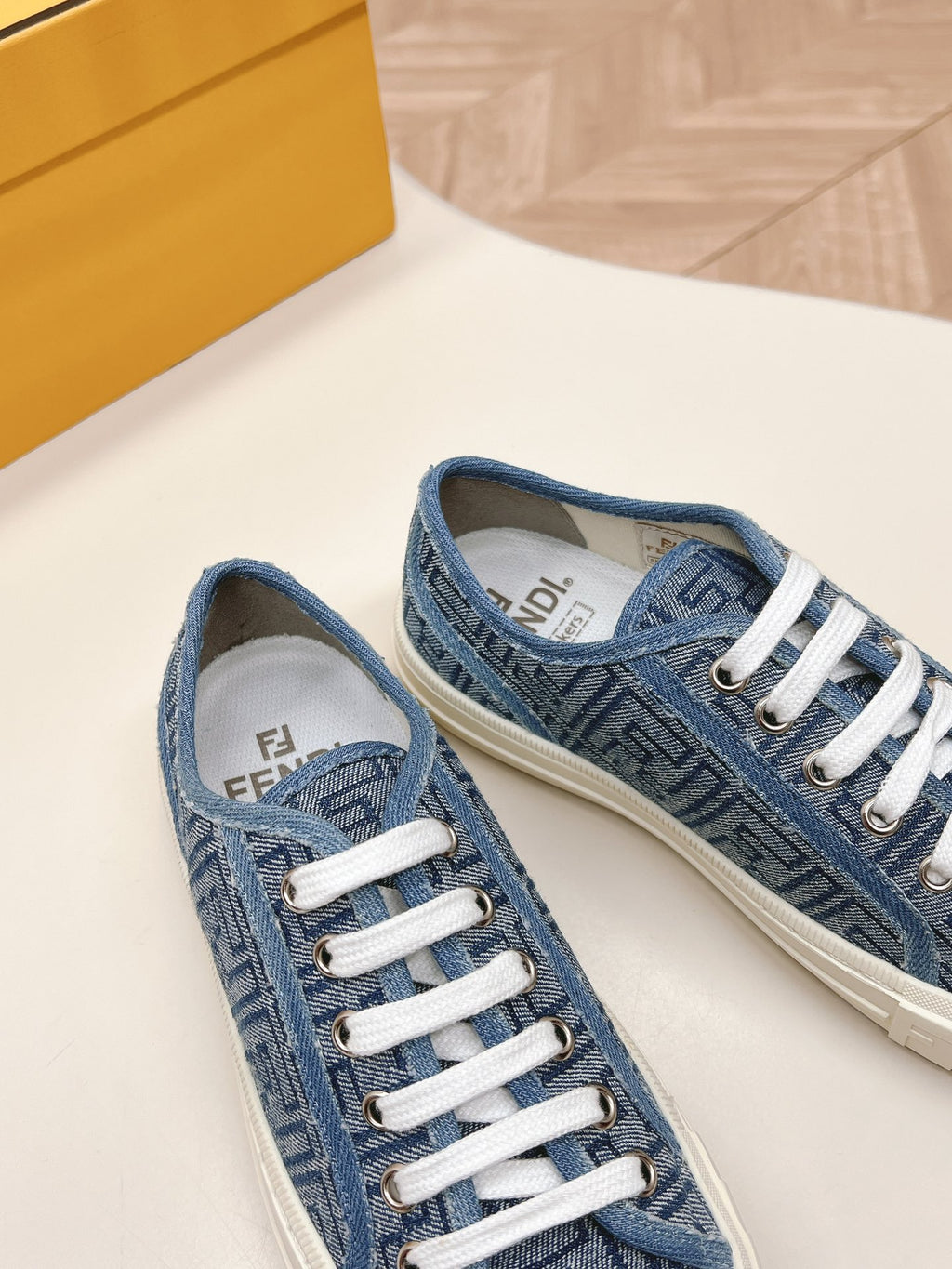 Z2Q105F423 Popular high-quality Shoes