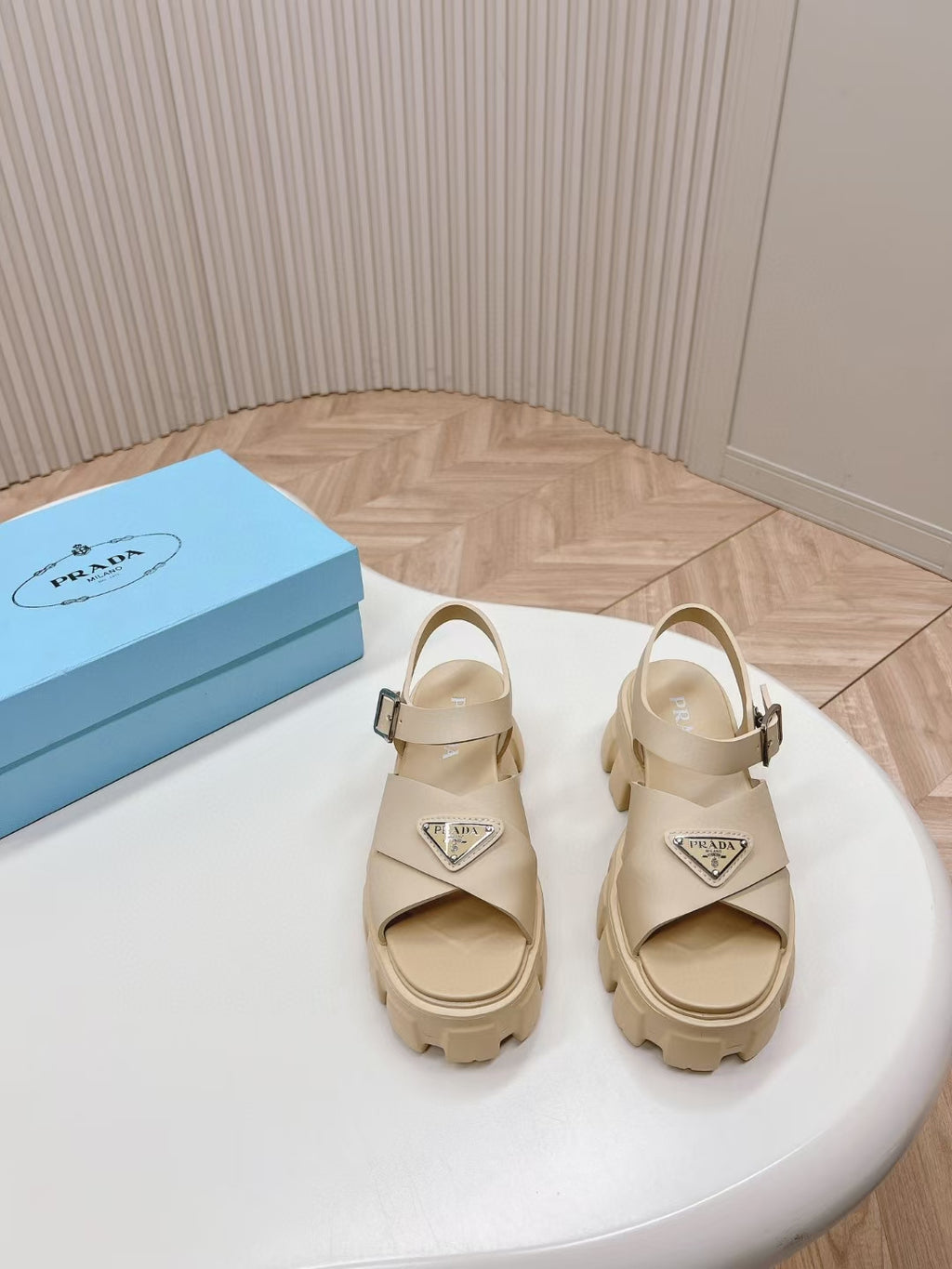 ZPX76P4 Popular sandals