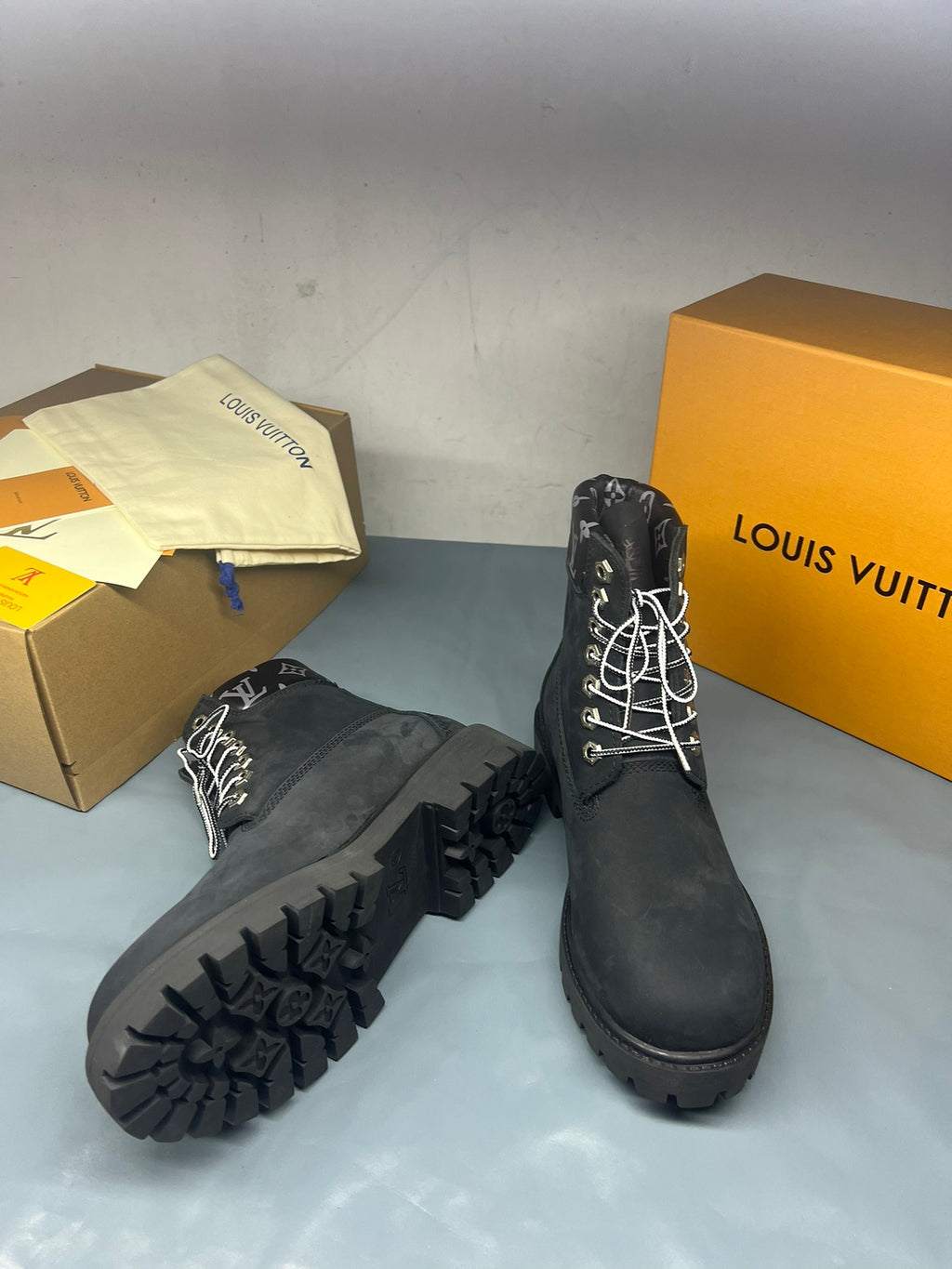 Z2Q105E383 Popular high-quality leather Boots