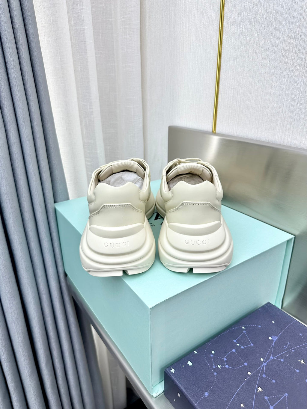 Z2Q95B152  Popular high-quality Shoes