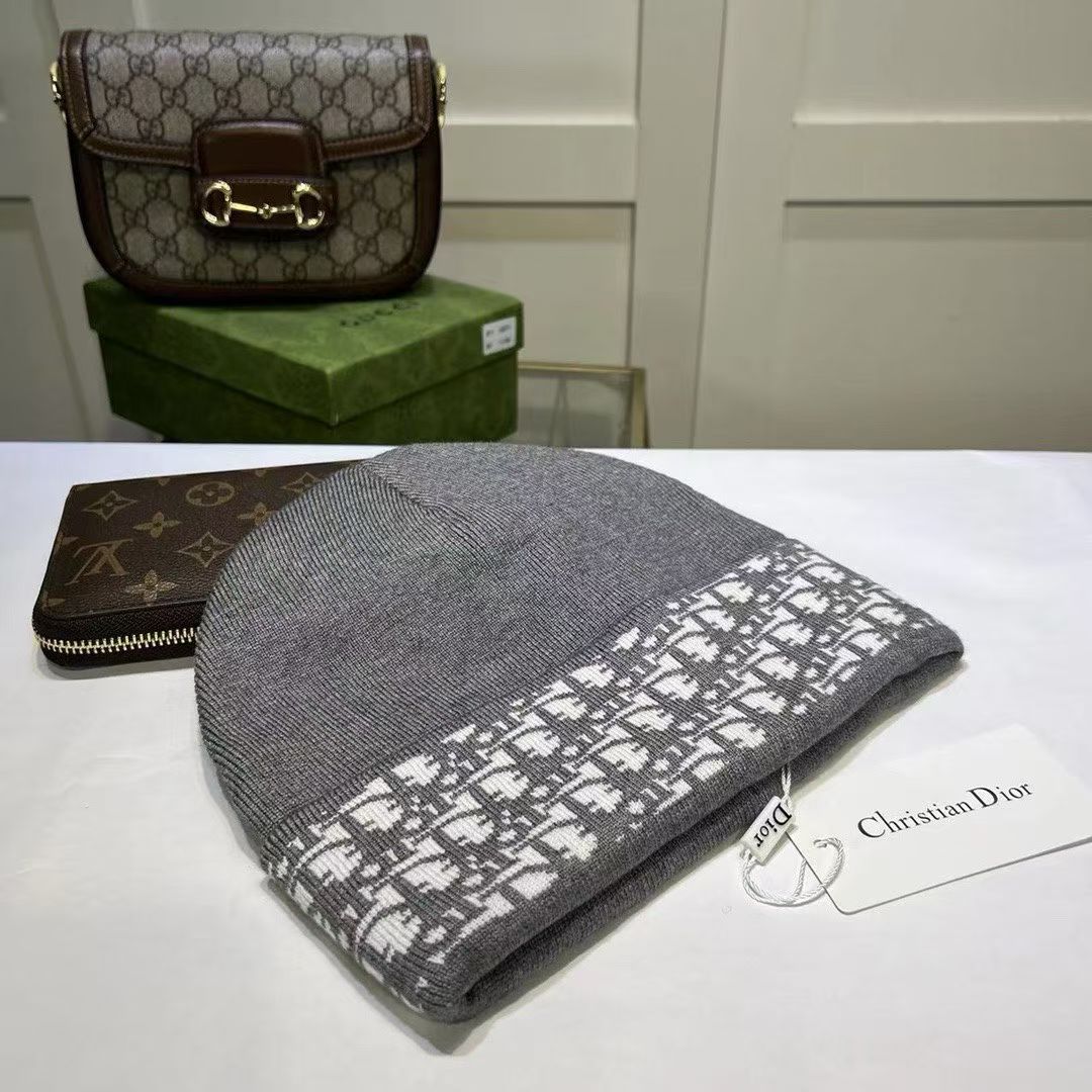 M1R86D37 Popular hats