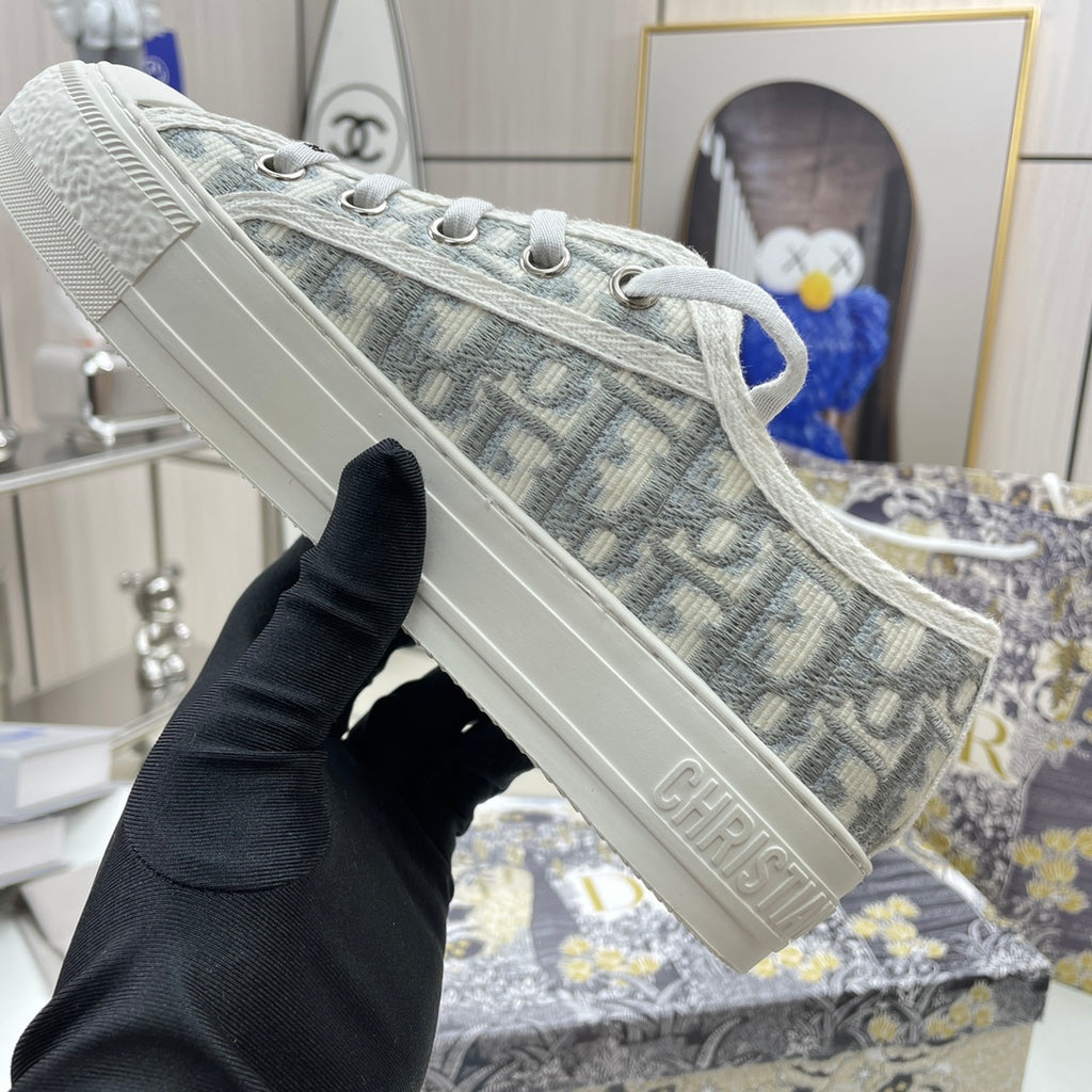 Z1XD65 Popular shoes