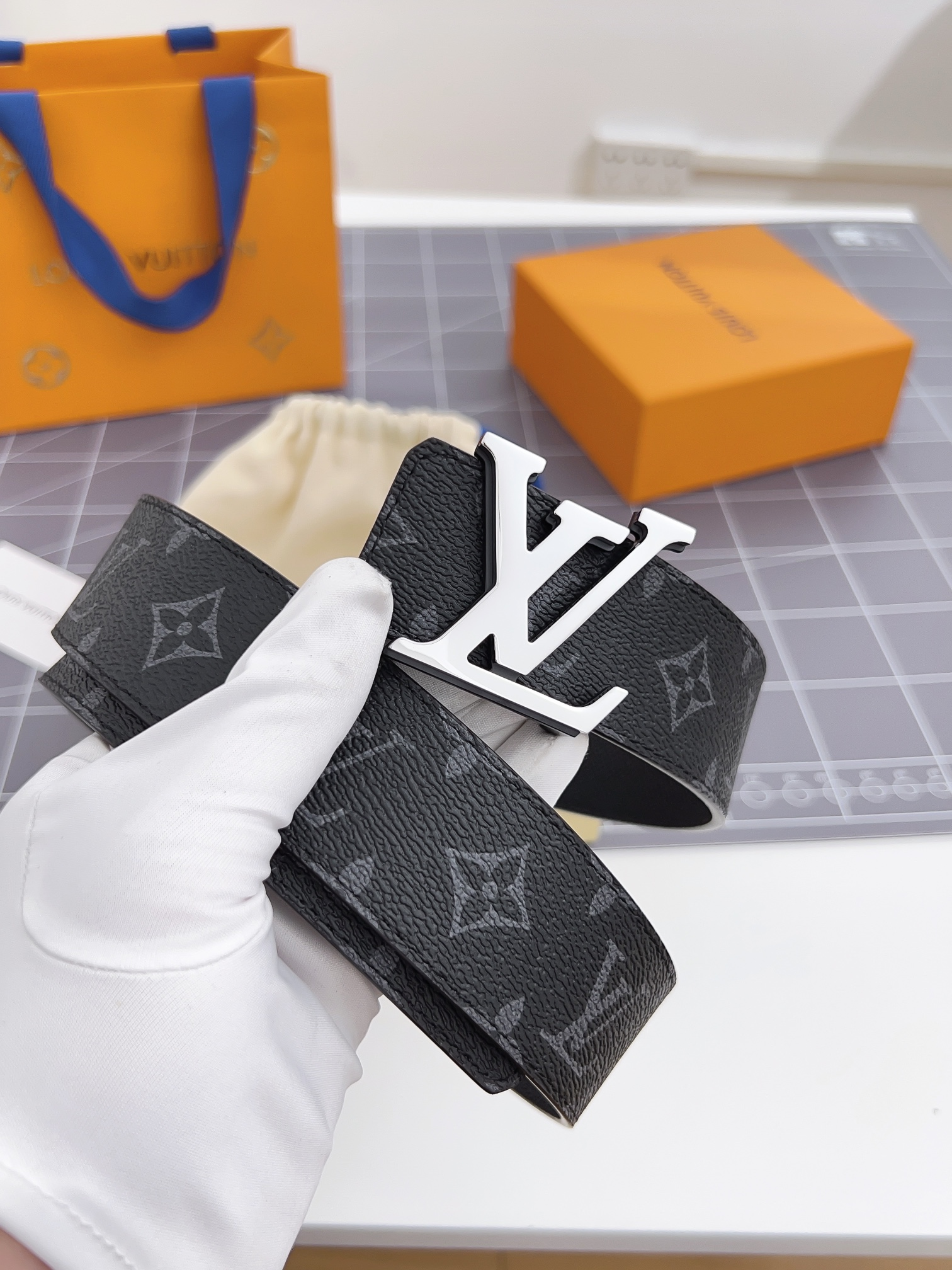 P1X65E1 Popular  high-quality  leather belt