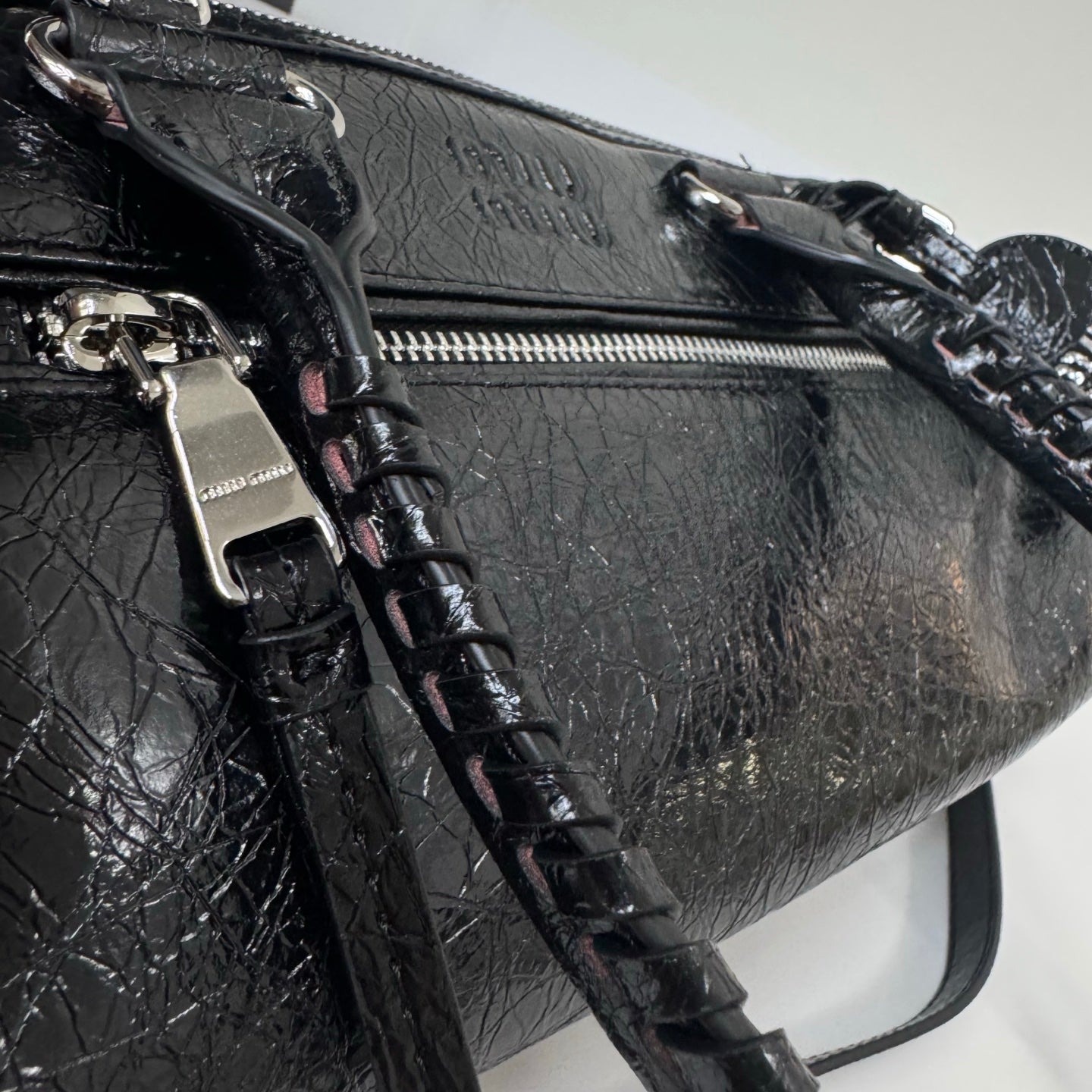 B1R76A21 Popular leather bag