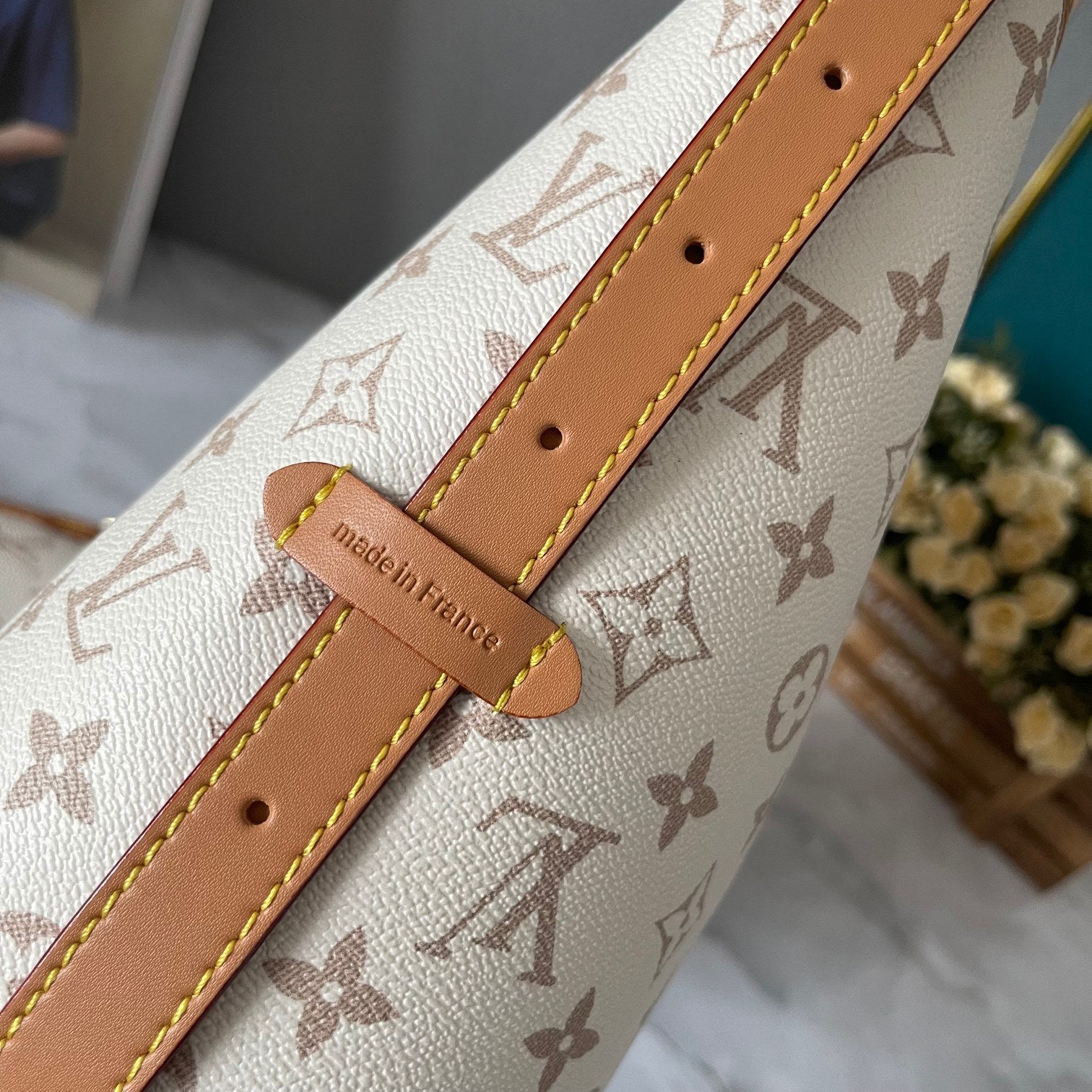 B12X34E277 Popular  leather bag 