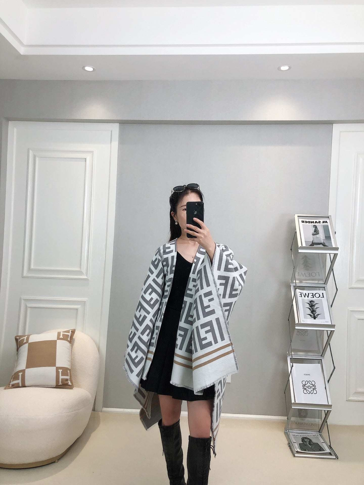 W1R86F28 Popular cloak