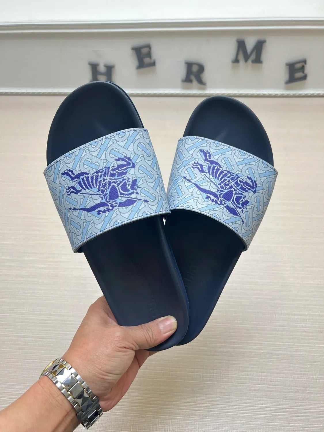 Z54R119 Popular slippers