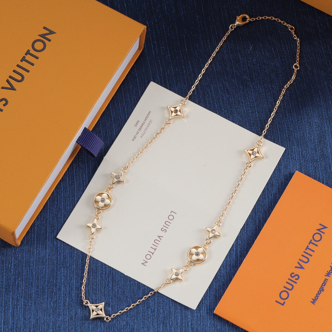 X1R75E31X Popular    Necklaces .