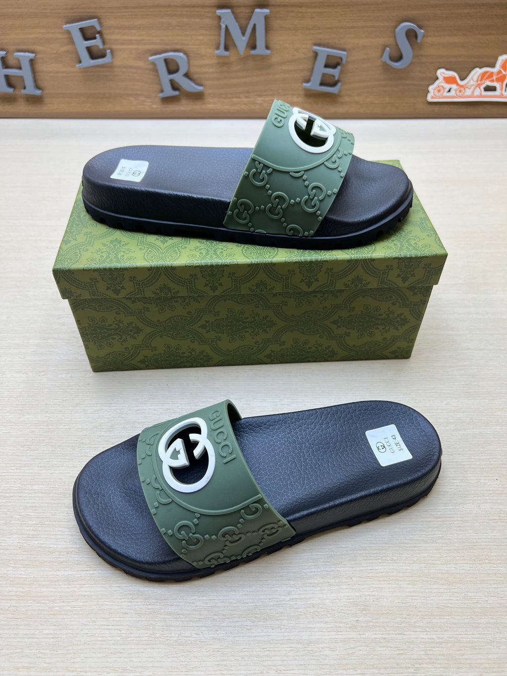 Z5R66B22 Popular  Slippers