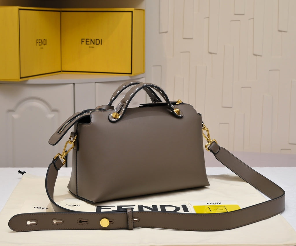 B12X43F131 Popular leather bag 
