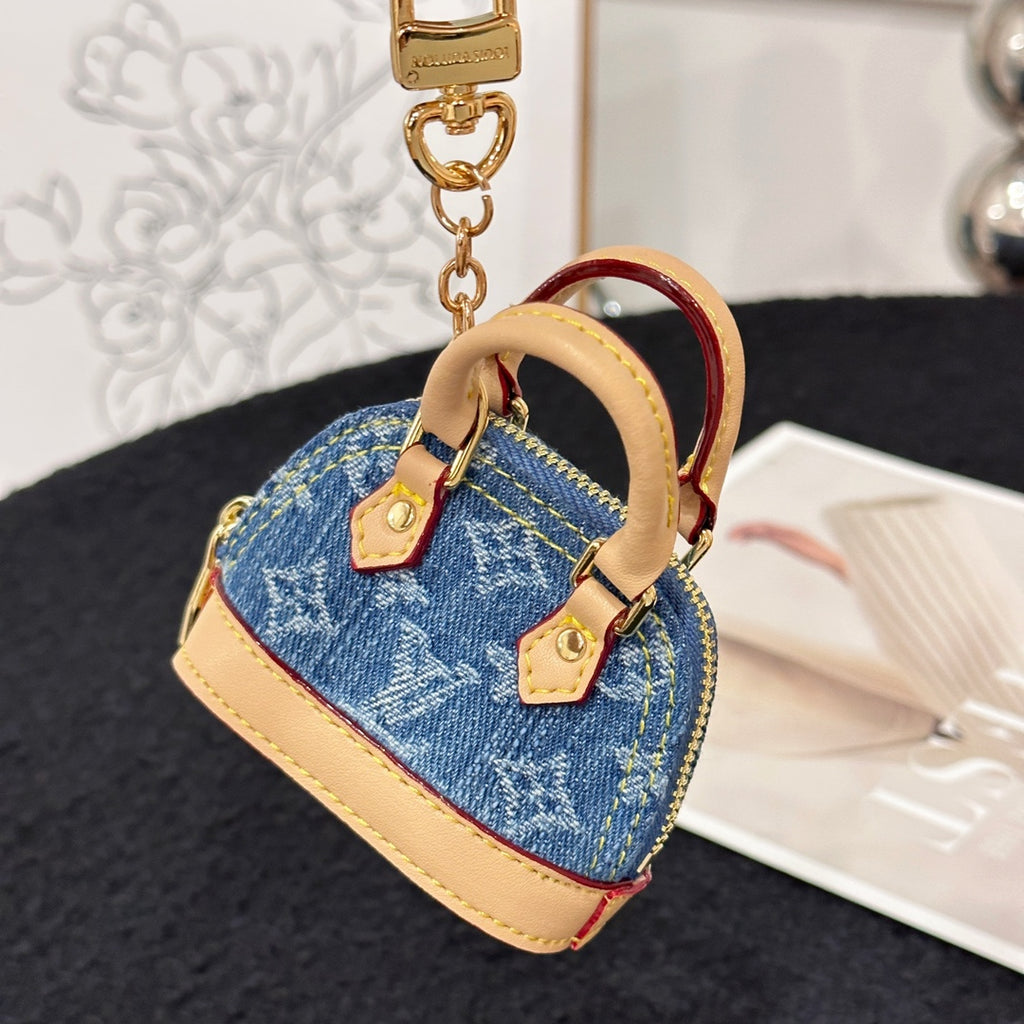 A1Z105E9 Popular bag 's charms accessories