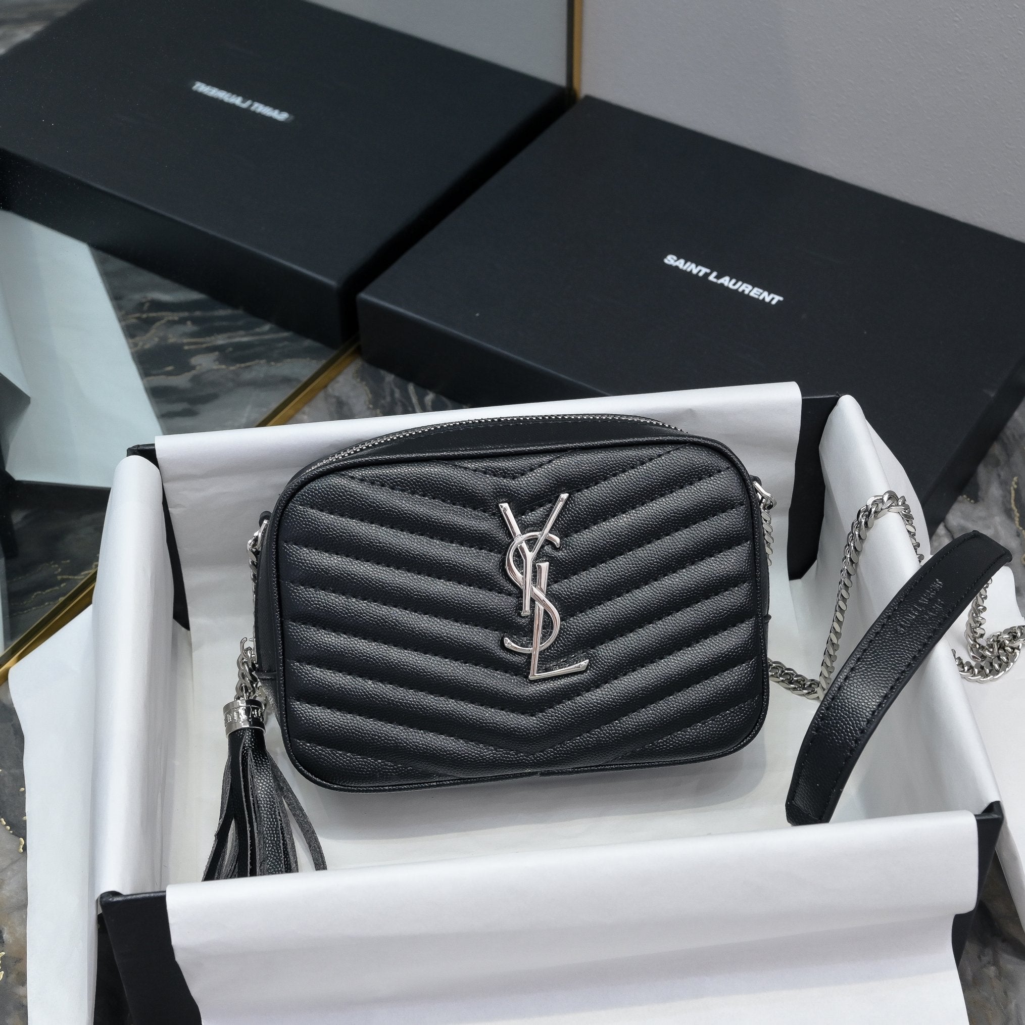 B1R46SL5  Popular leather bags
