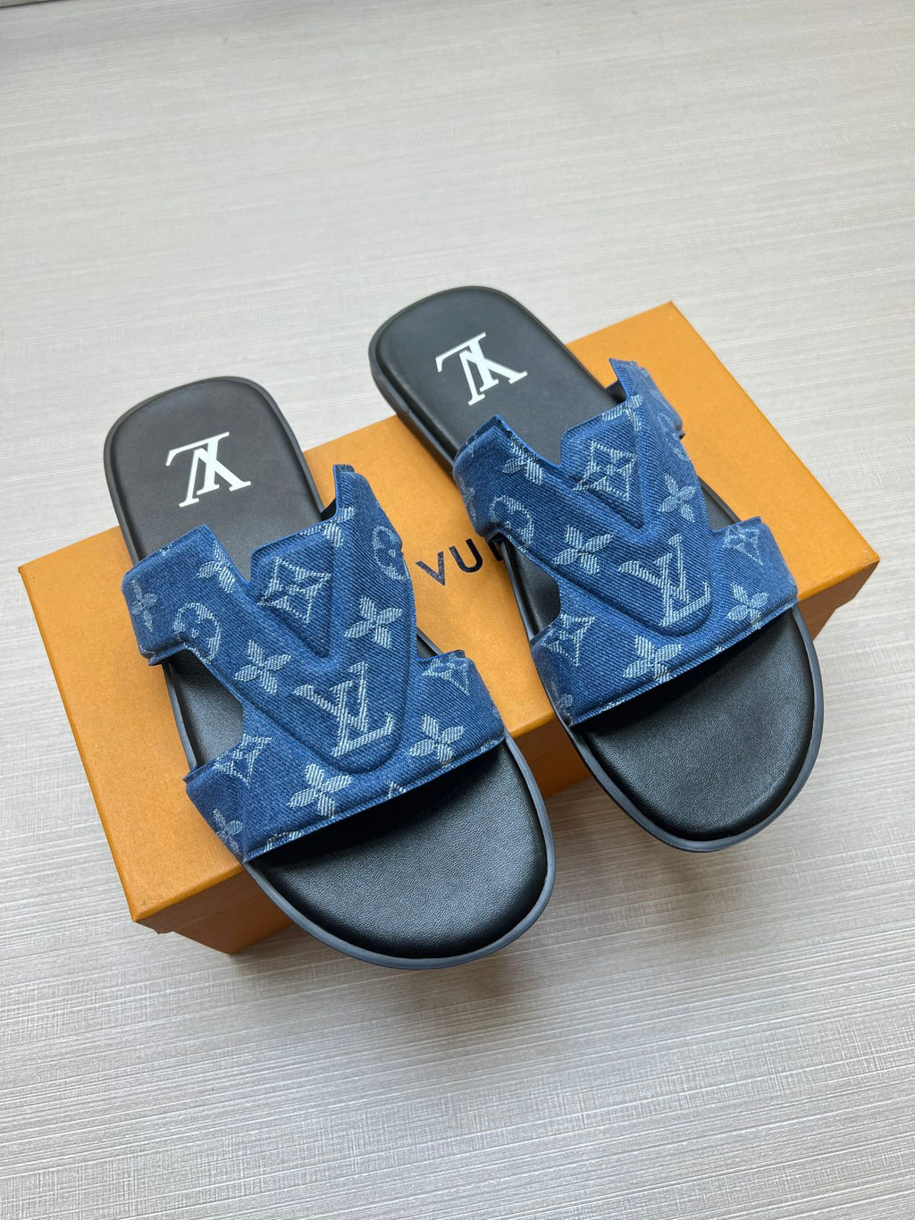 Z5ZE29 Popular slippers