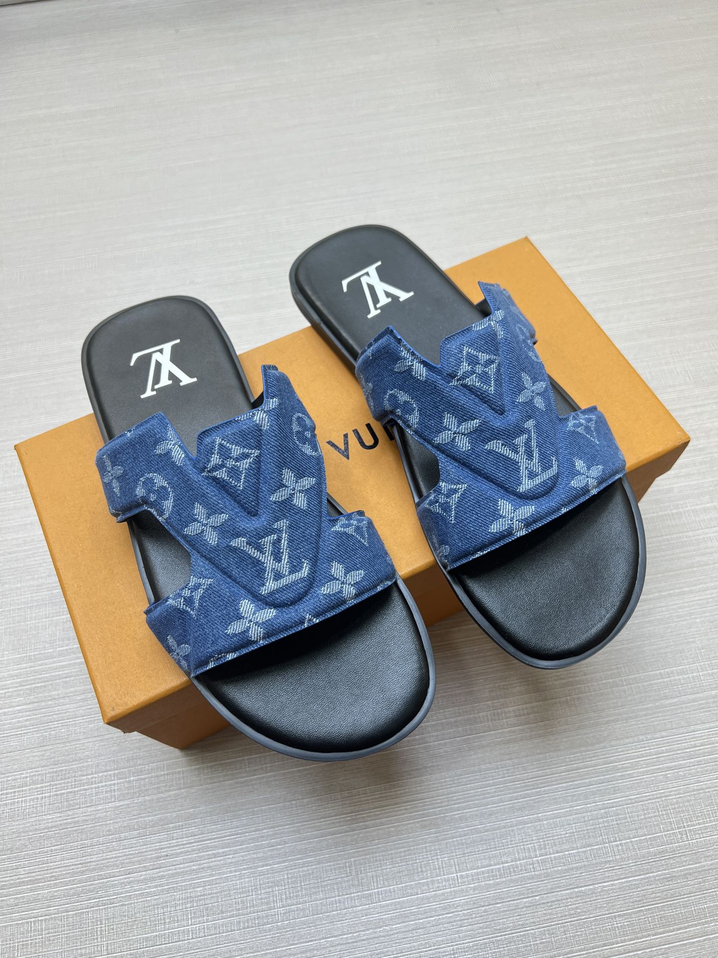 Z5ZE29 Popular slippers
