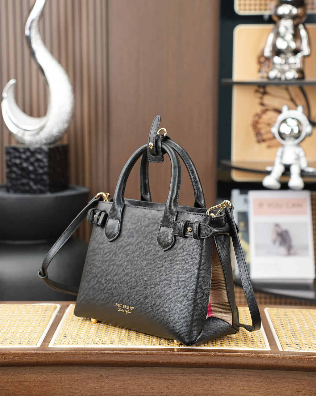 B1R76R20  Popular leather bag