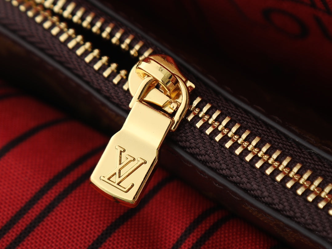 B1P46E107 Popular leather bag