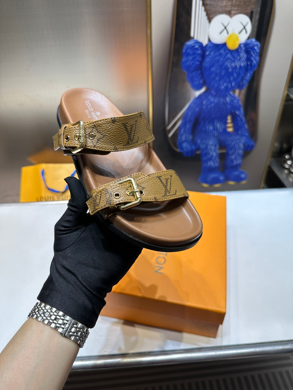 Z1ZE10 Popular sandals