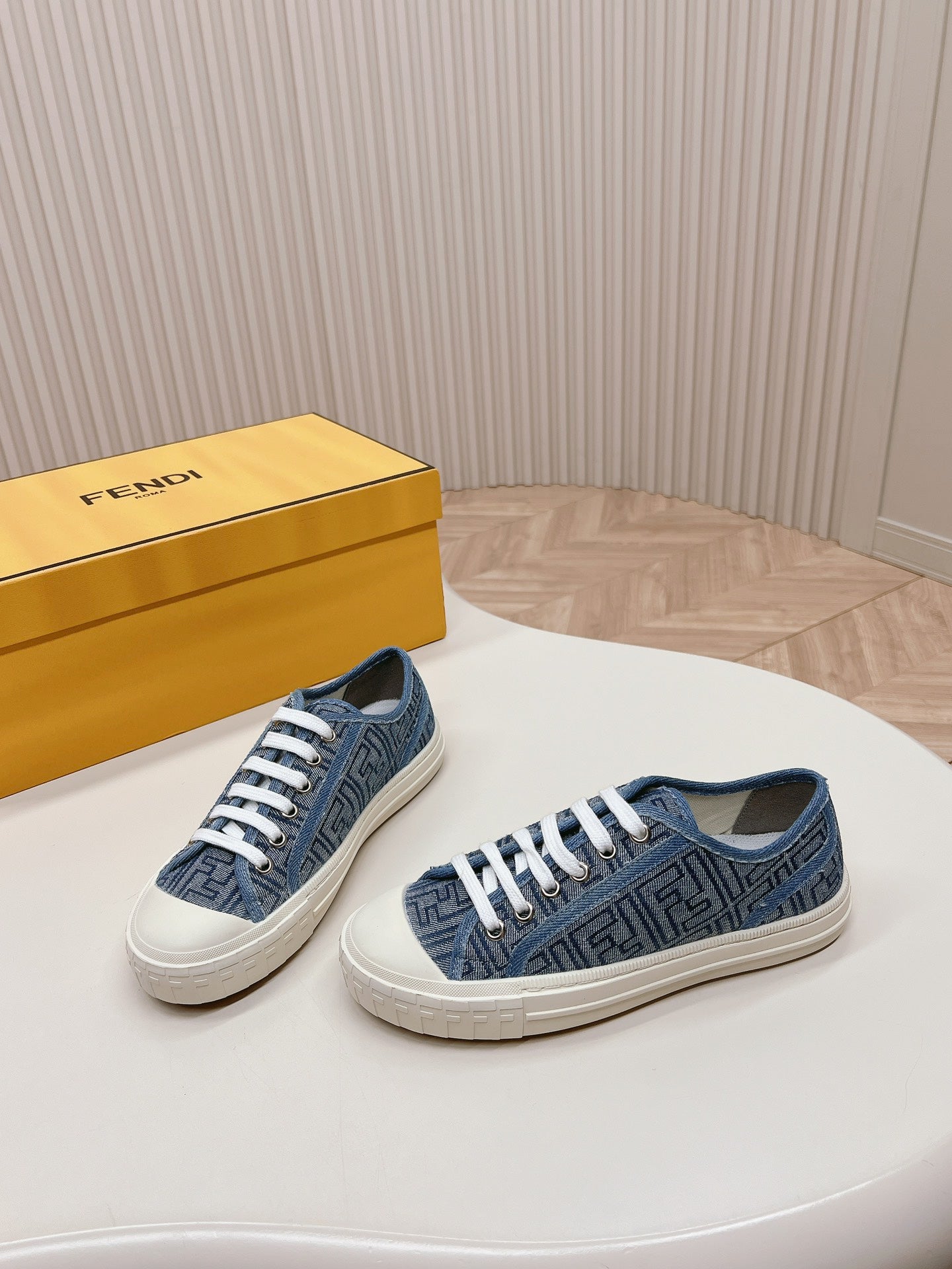 Z2Q105F423 Popular high-quality Shoes