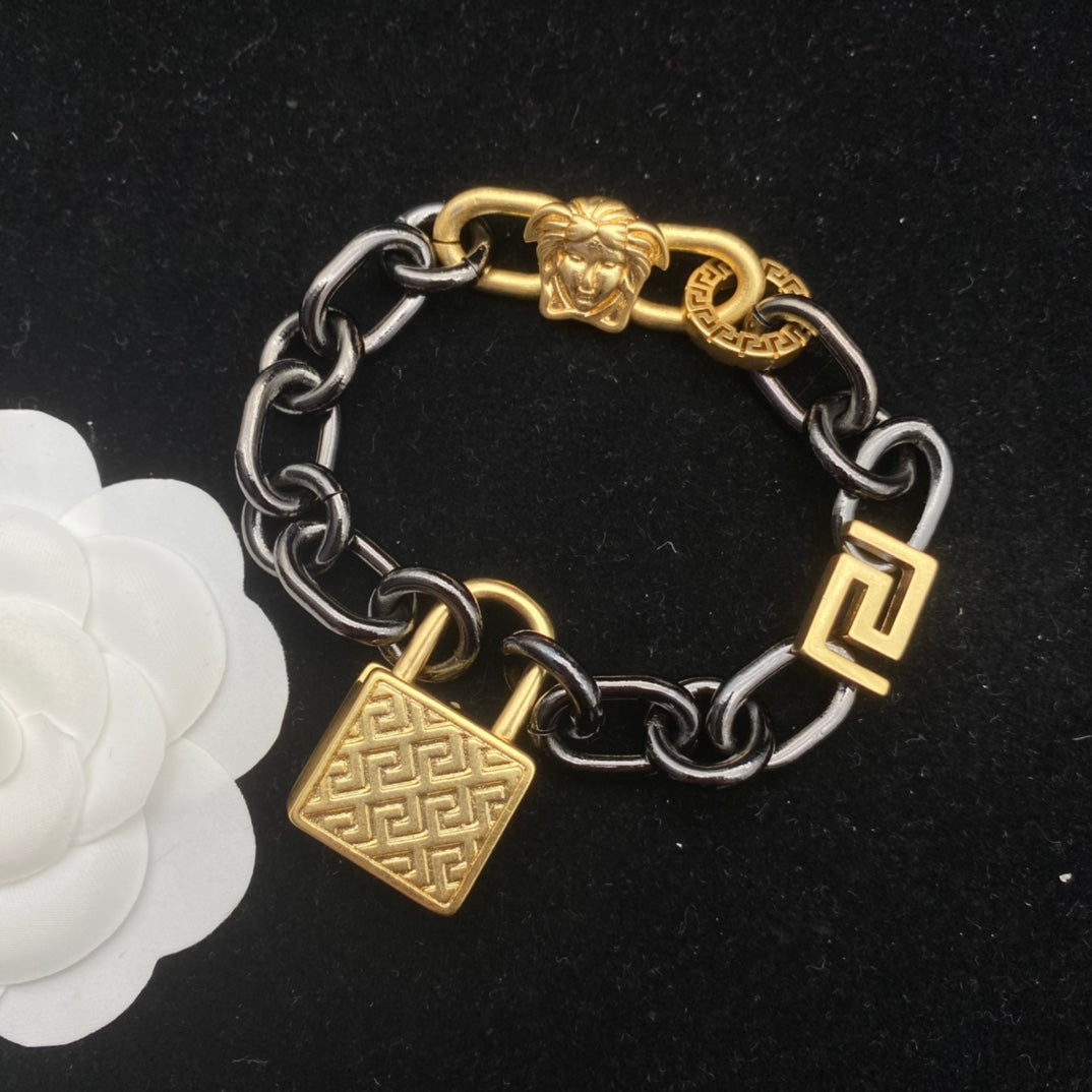 X1R75V97X Popular   Necklace. Bracelets