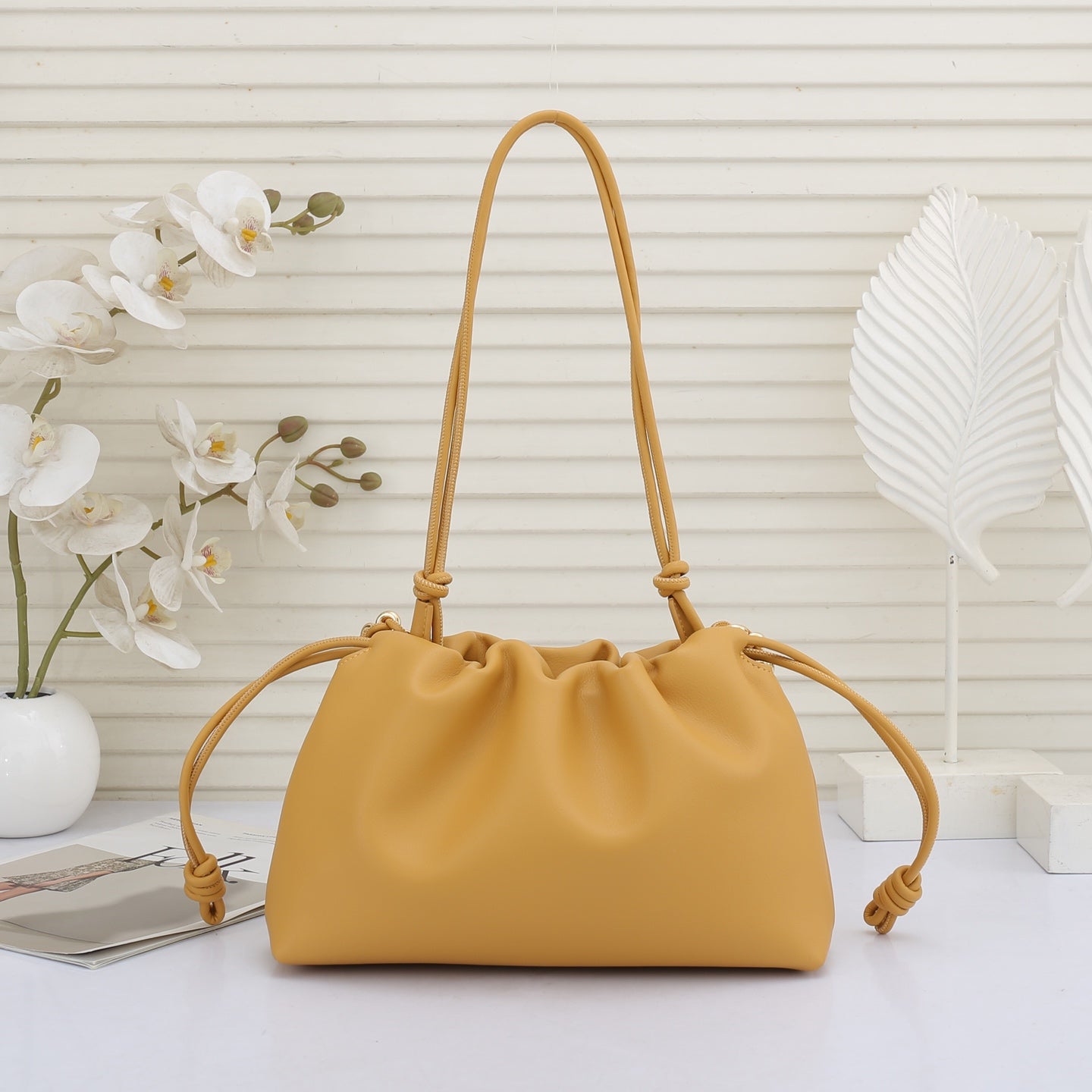 B1R66A8 Popular leather bag