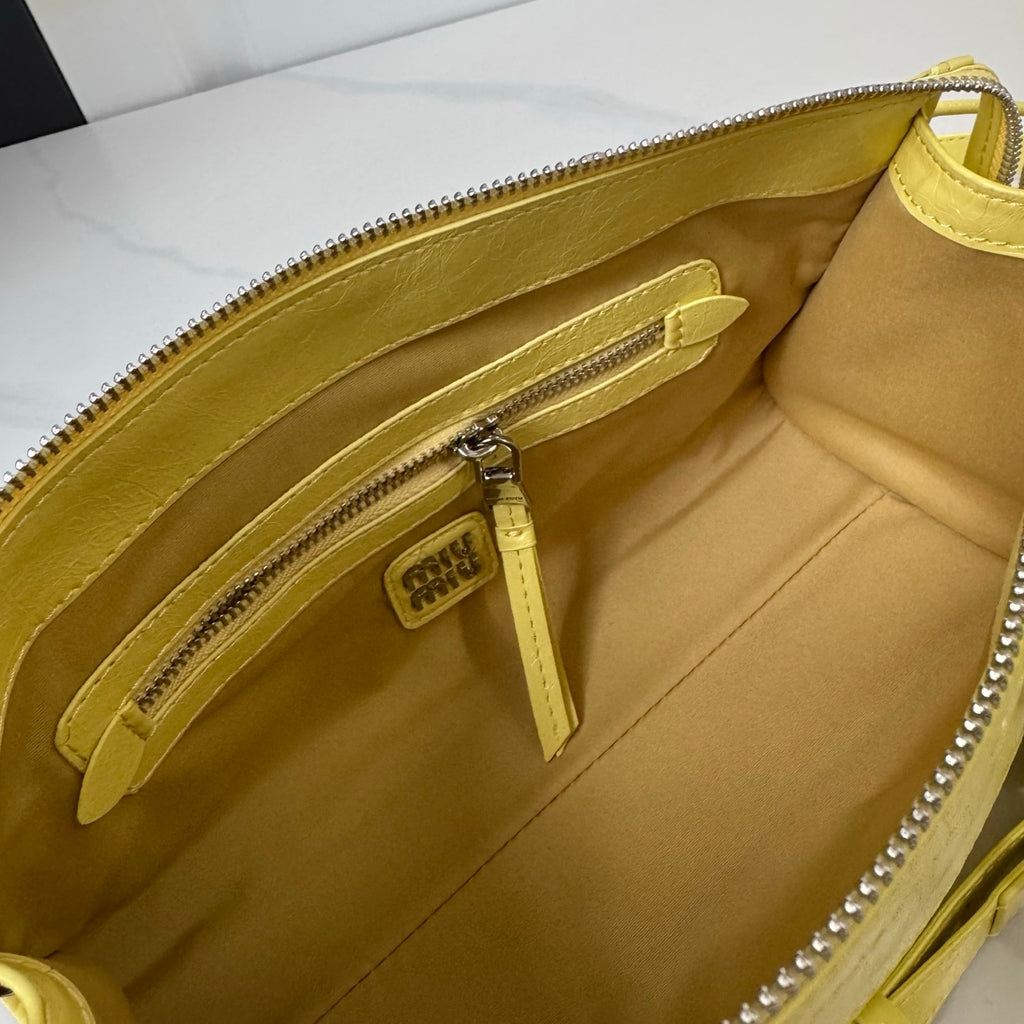 B1R76A21 Popular leather bag