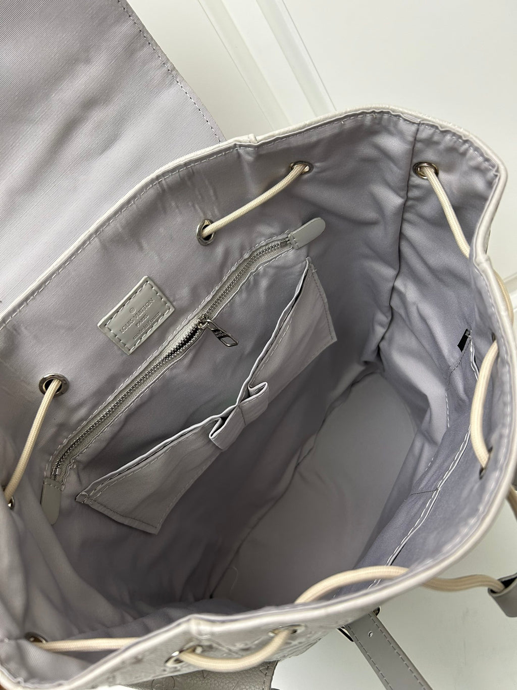 B1W15E68 Popular  leather Backpacks