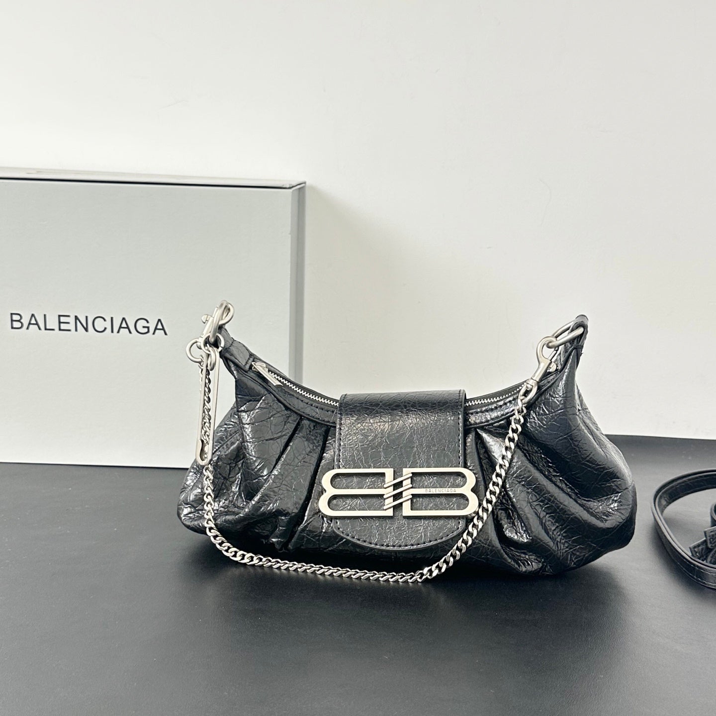 B1P36J120 Popular leather bag