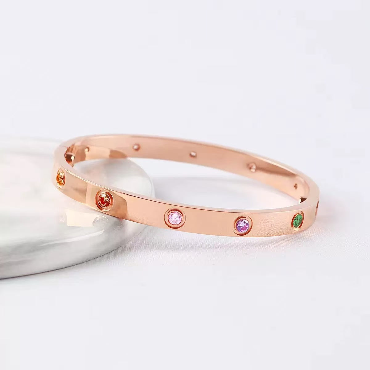 XP1X66K7K Popular Bracelets with a screwdriver