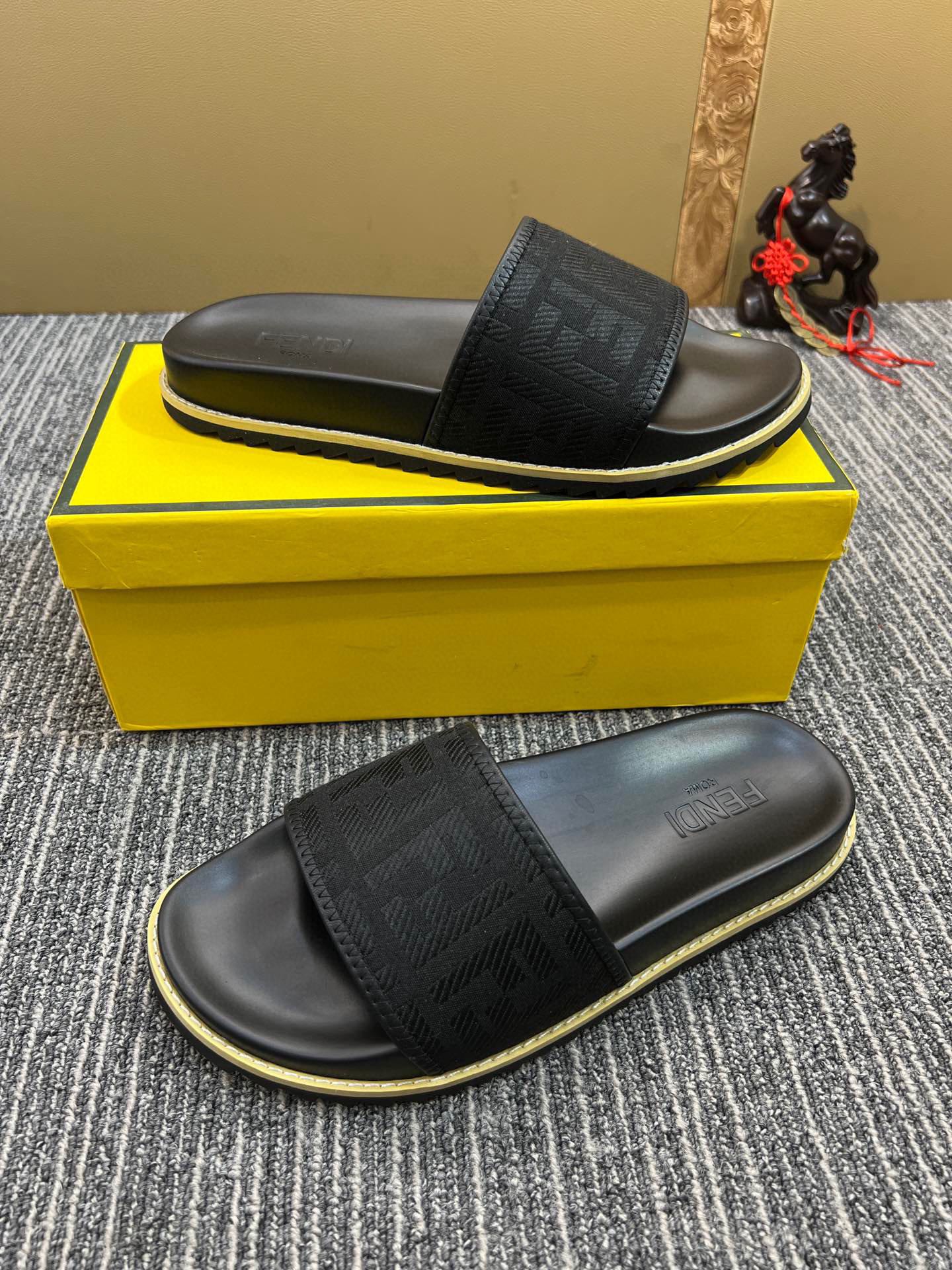 Z5XF105 Popular Slippers