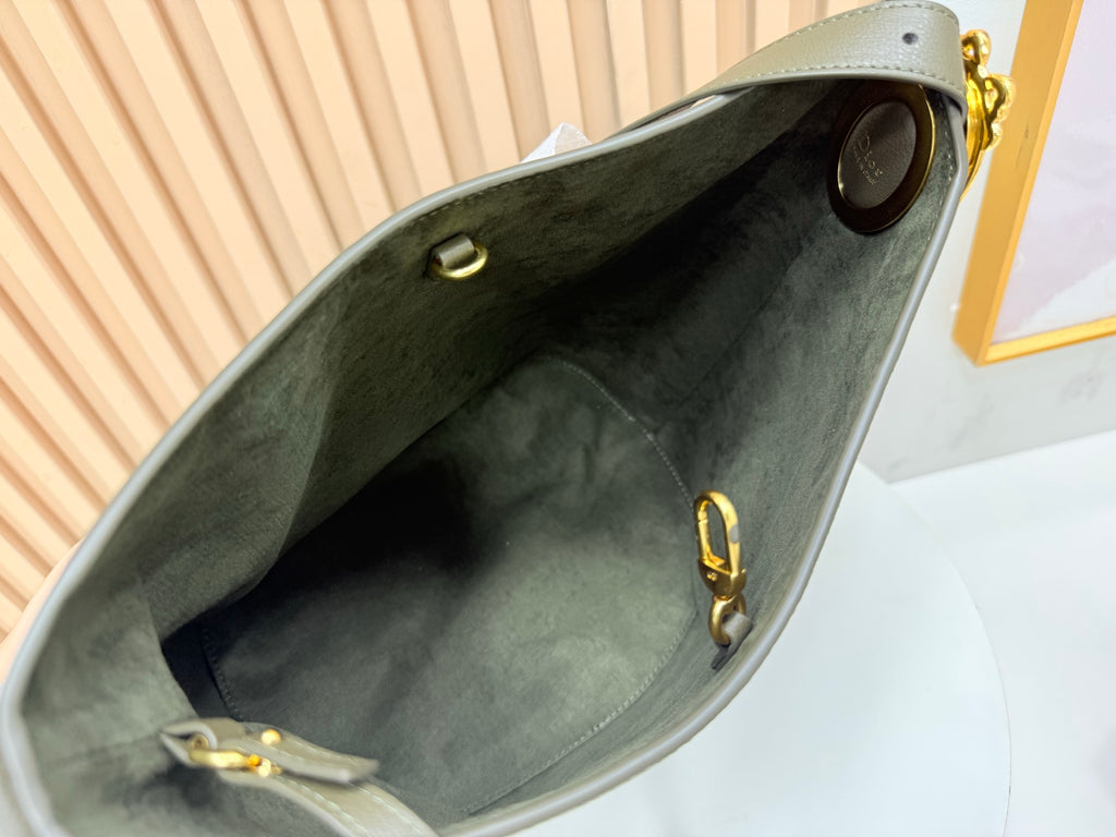 B1R76D45 Popular leather bag