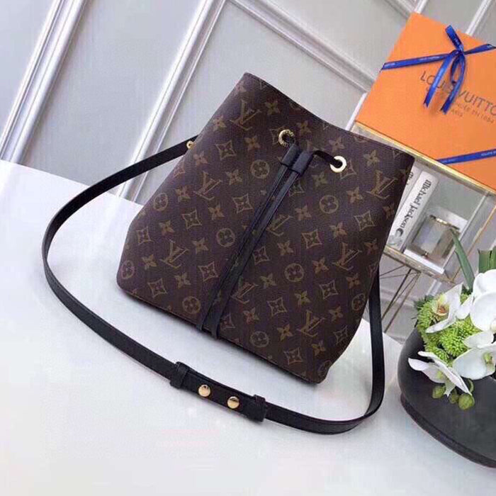 B1P20E81 Popular  leather bag 