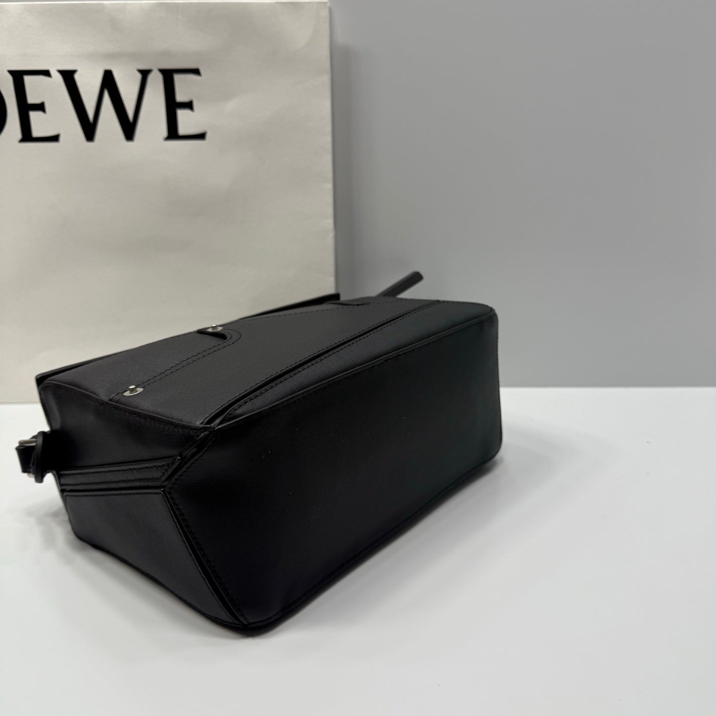 B1R46A11 Popular leather bag