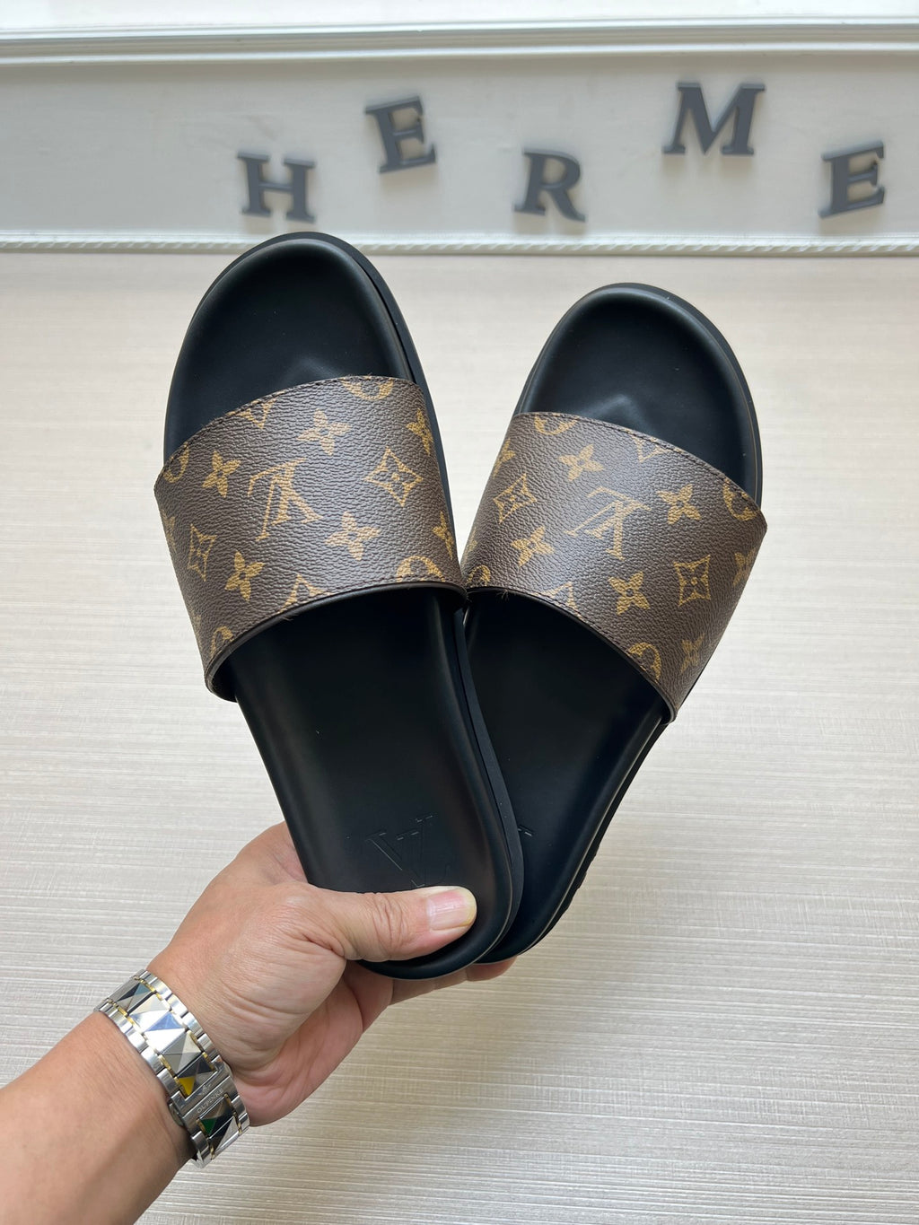 Z5ZE57 Popular slippers