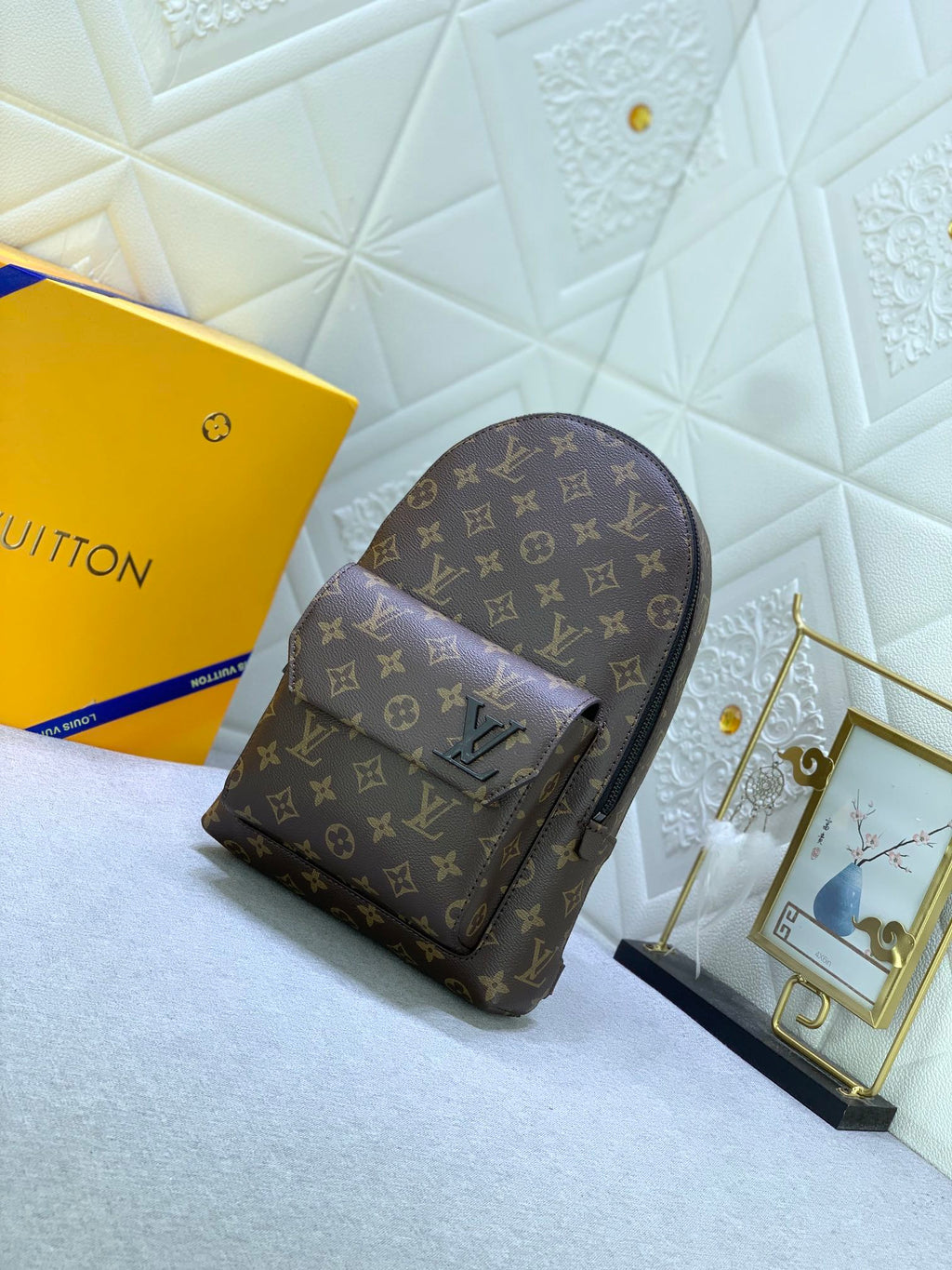 B12X44E340 Popular leather bag 