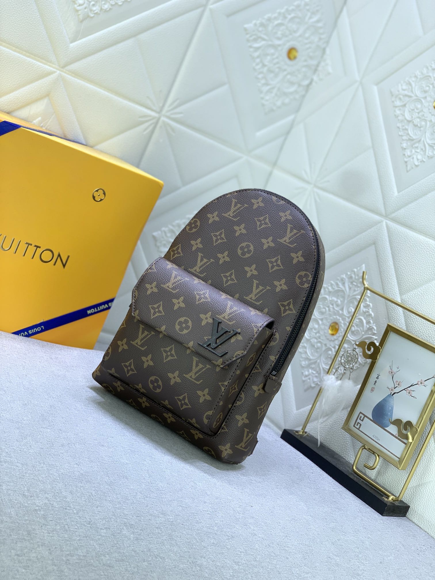 B12X44E340 Popular leather bag 