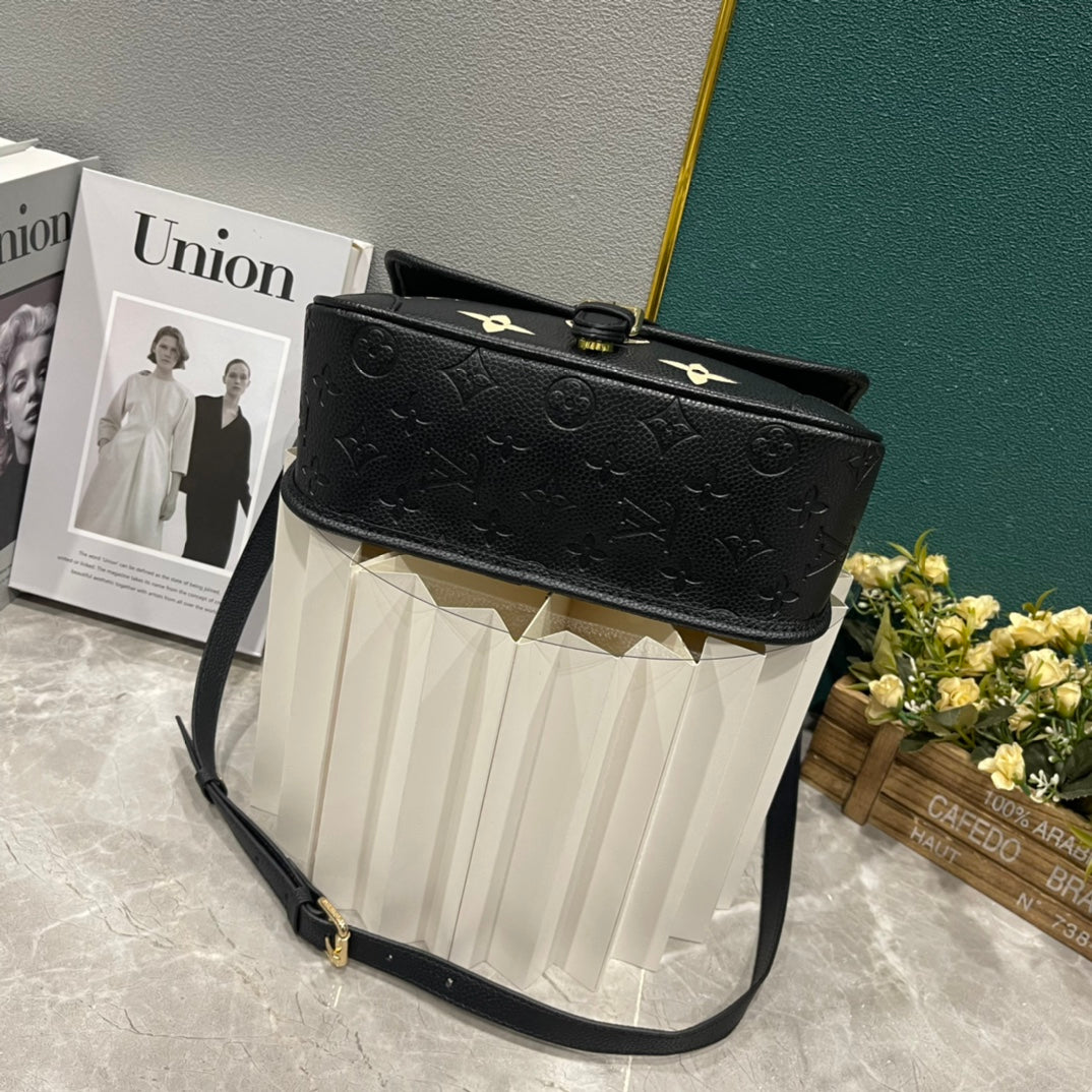 B12X44E318 Popular   leather bag 