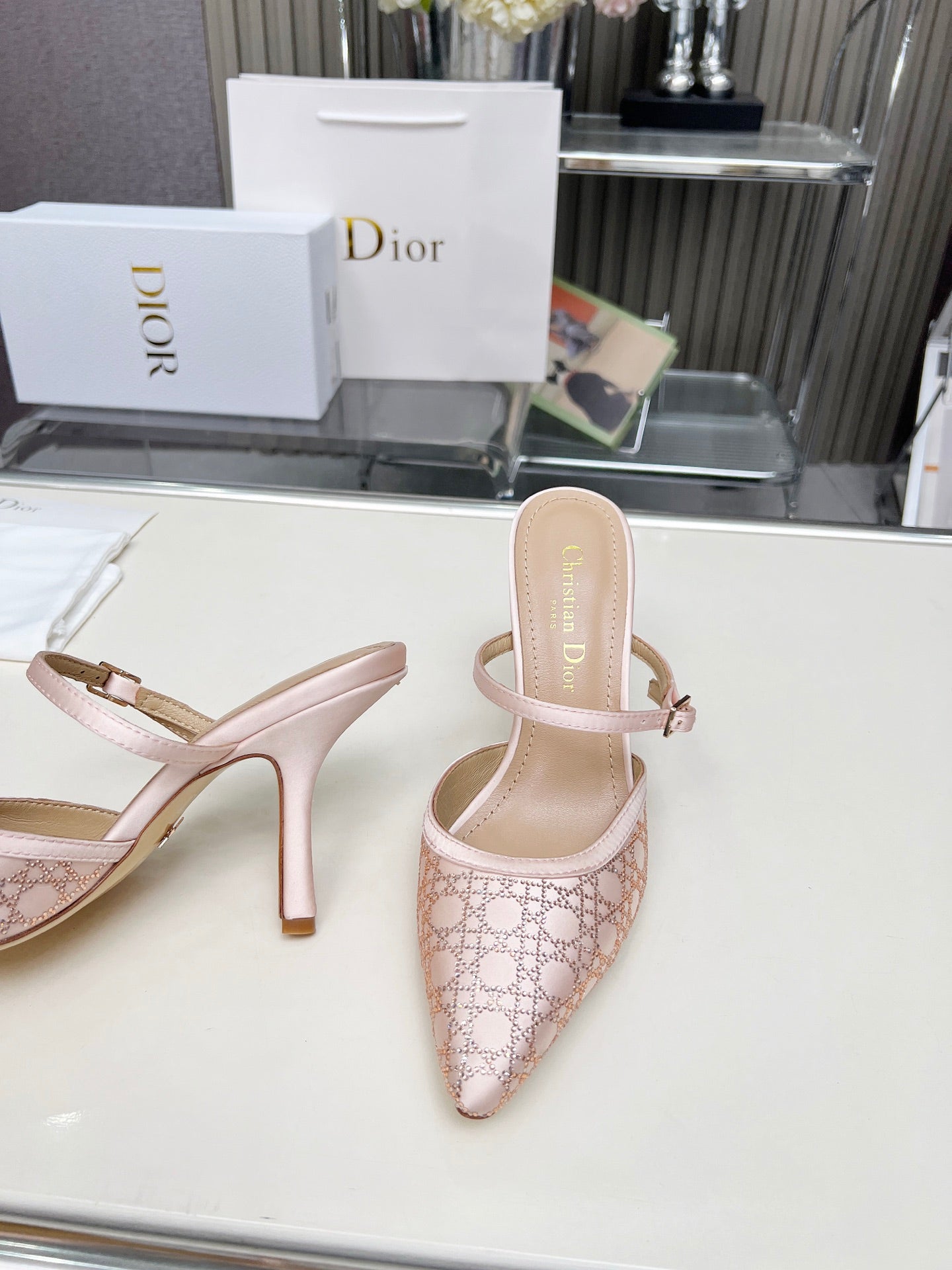 Z2Q95D117 Popular high-quality leather  High heels