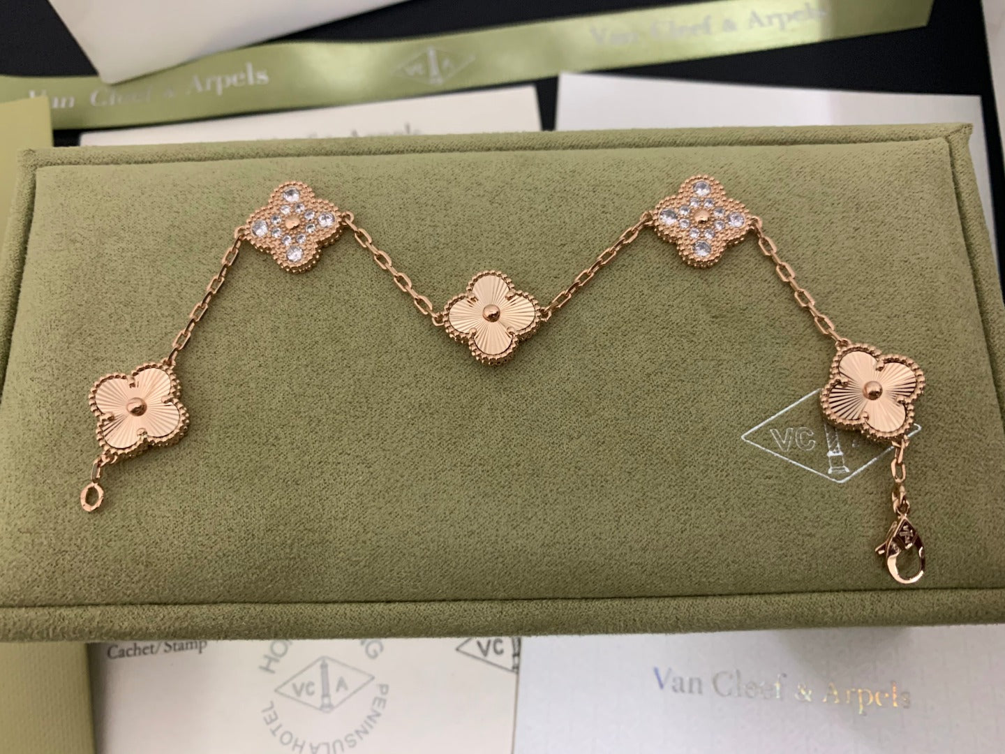 X5X63VA201K  Popular bracelets 5 flowers normal size1.5cm flower