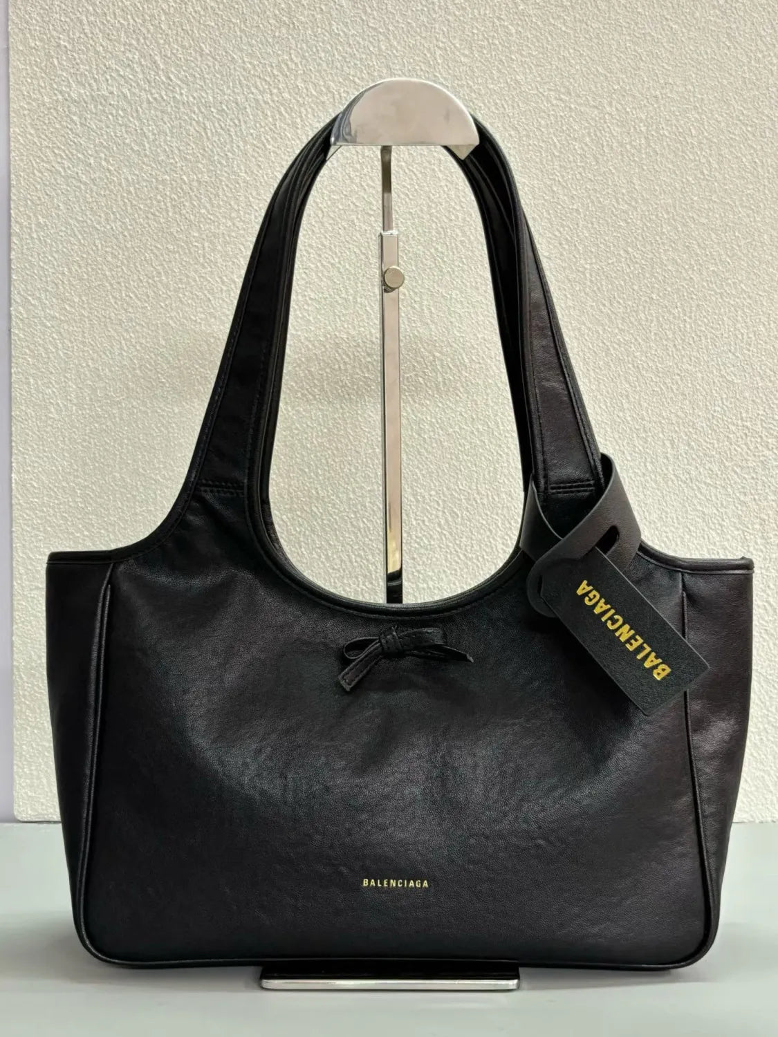 B1P46J143 Popular leather bags